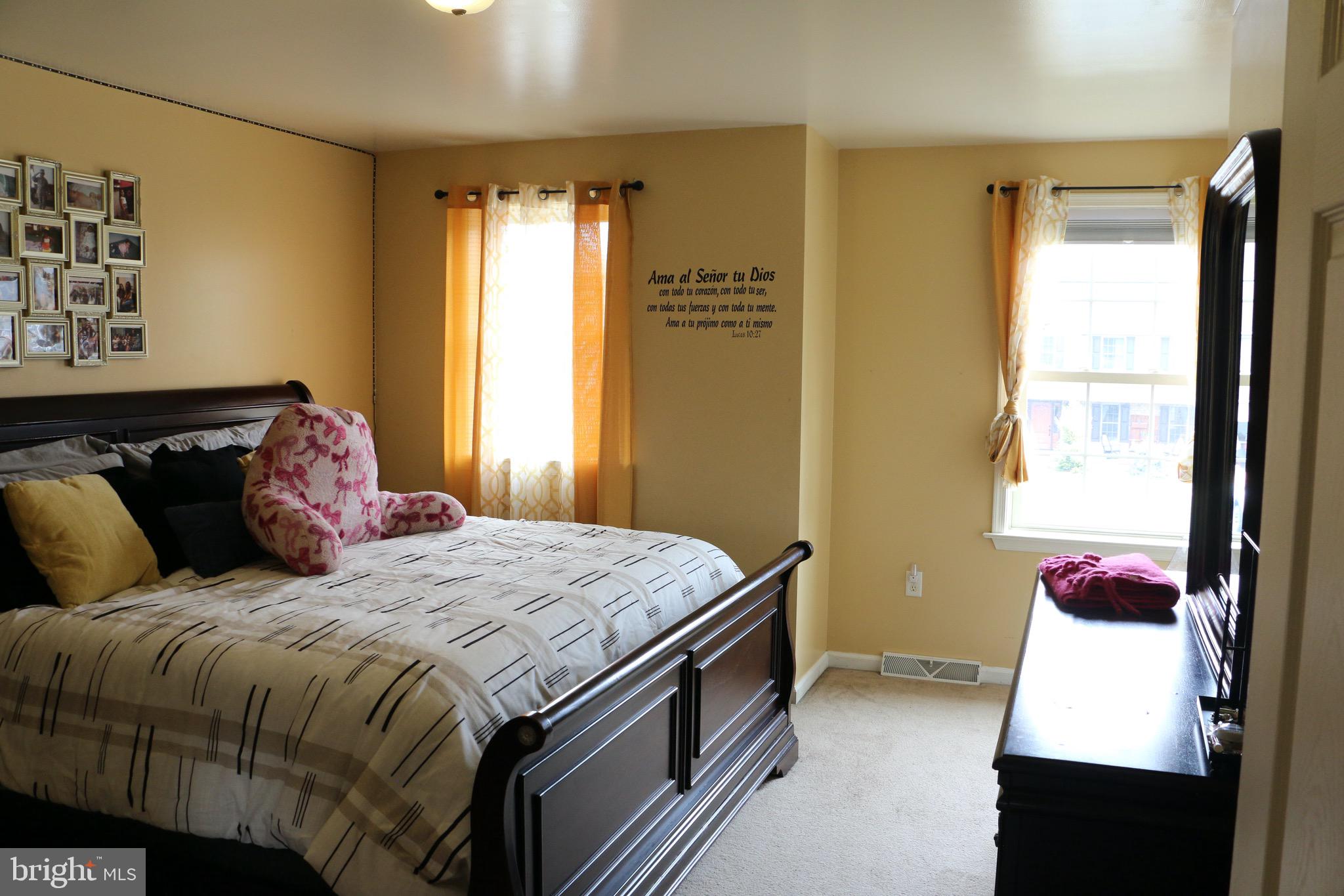 TWIN CREEKS - Residential