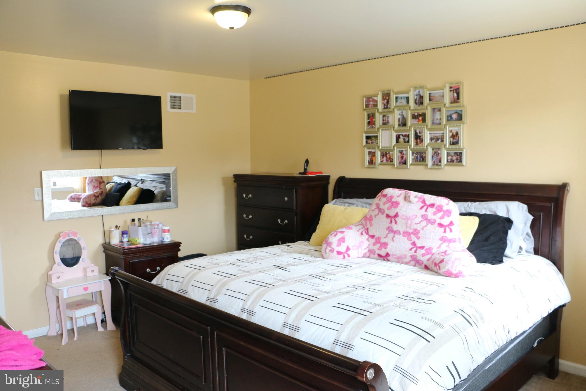 TWIN CREEKS - Residential