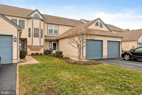 Photo of 8 Laurel Court, HAMILTON, NJ 08690 (MLS # NJME2071884)