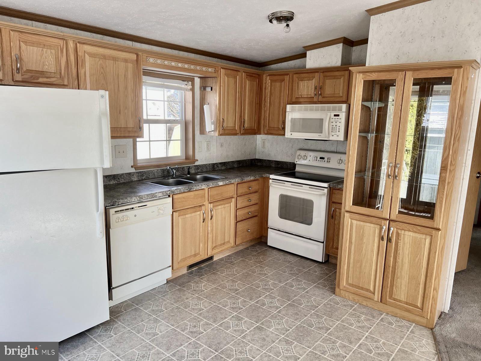 2304 BROWNSVILLE ROAD LOT J-3