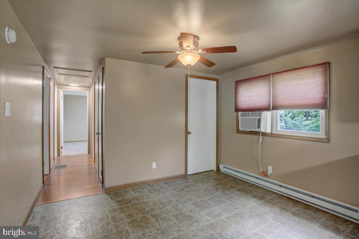 KNOBSVILLE - Residential