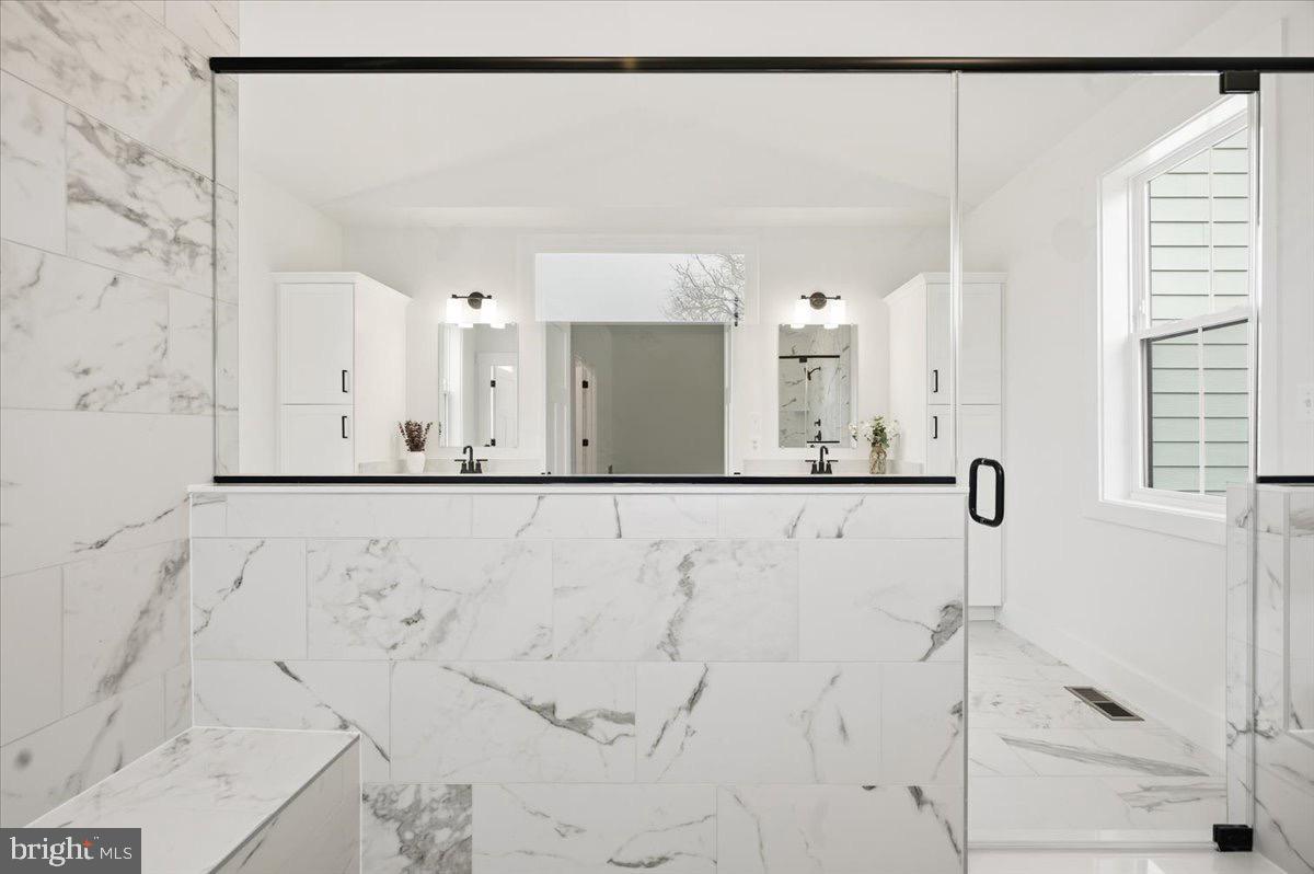 RIVERS EDGE - Residential