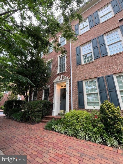 Photo of 400 S Payne Street S, ALEXANDRIA, VA 22314 (MLS # VAAX2064346)