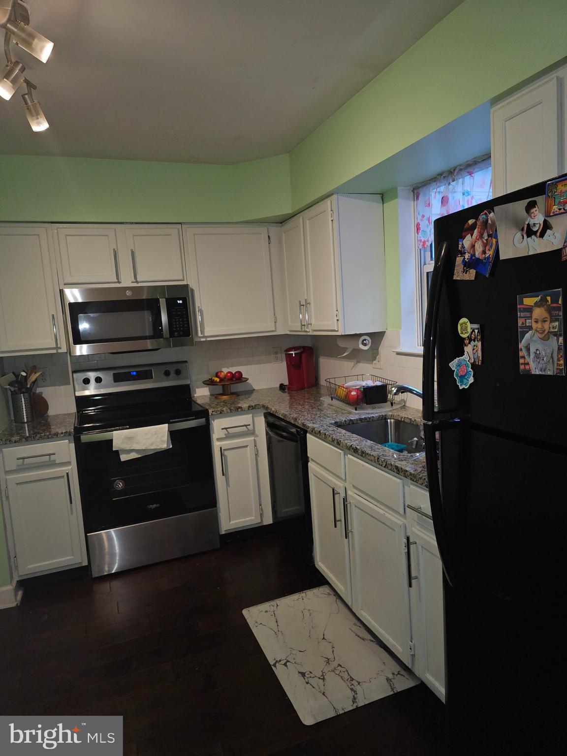 6827 LARKSPUR SQUARE