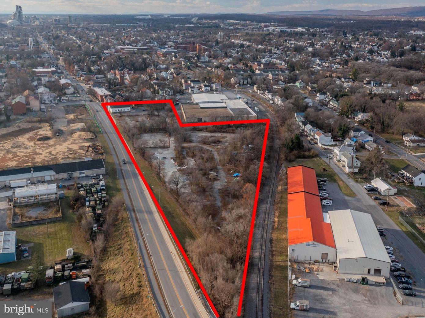Previously used as a Skateboard park. There is a church that currently rents the building space. Endless possibilities to make this space what you dream!