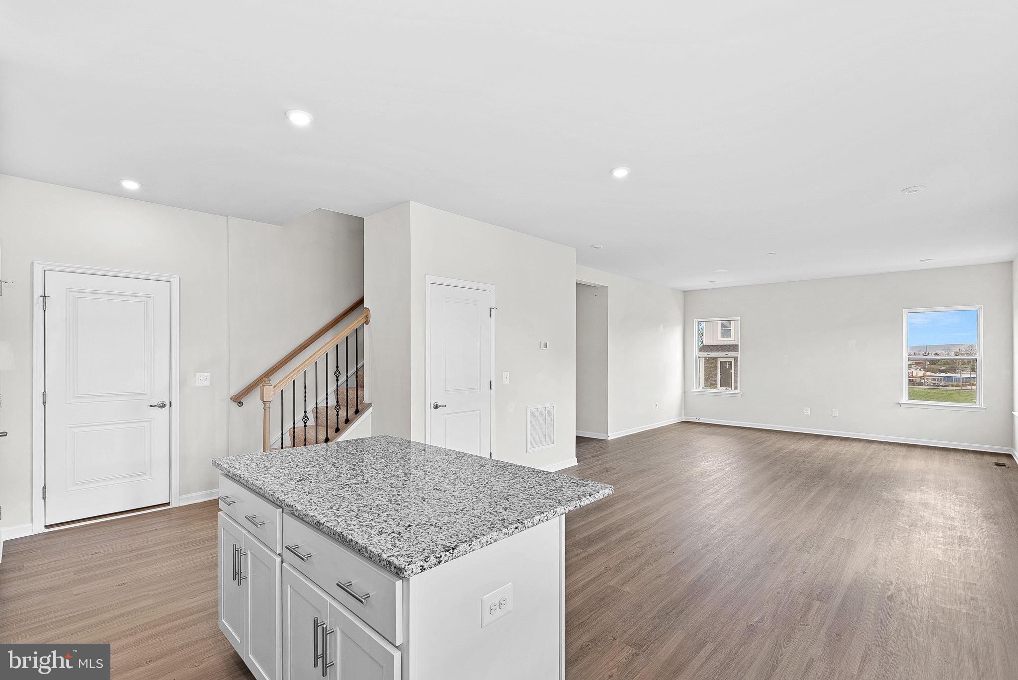 HUNTWELL WEST - Residential