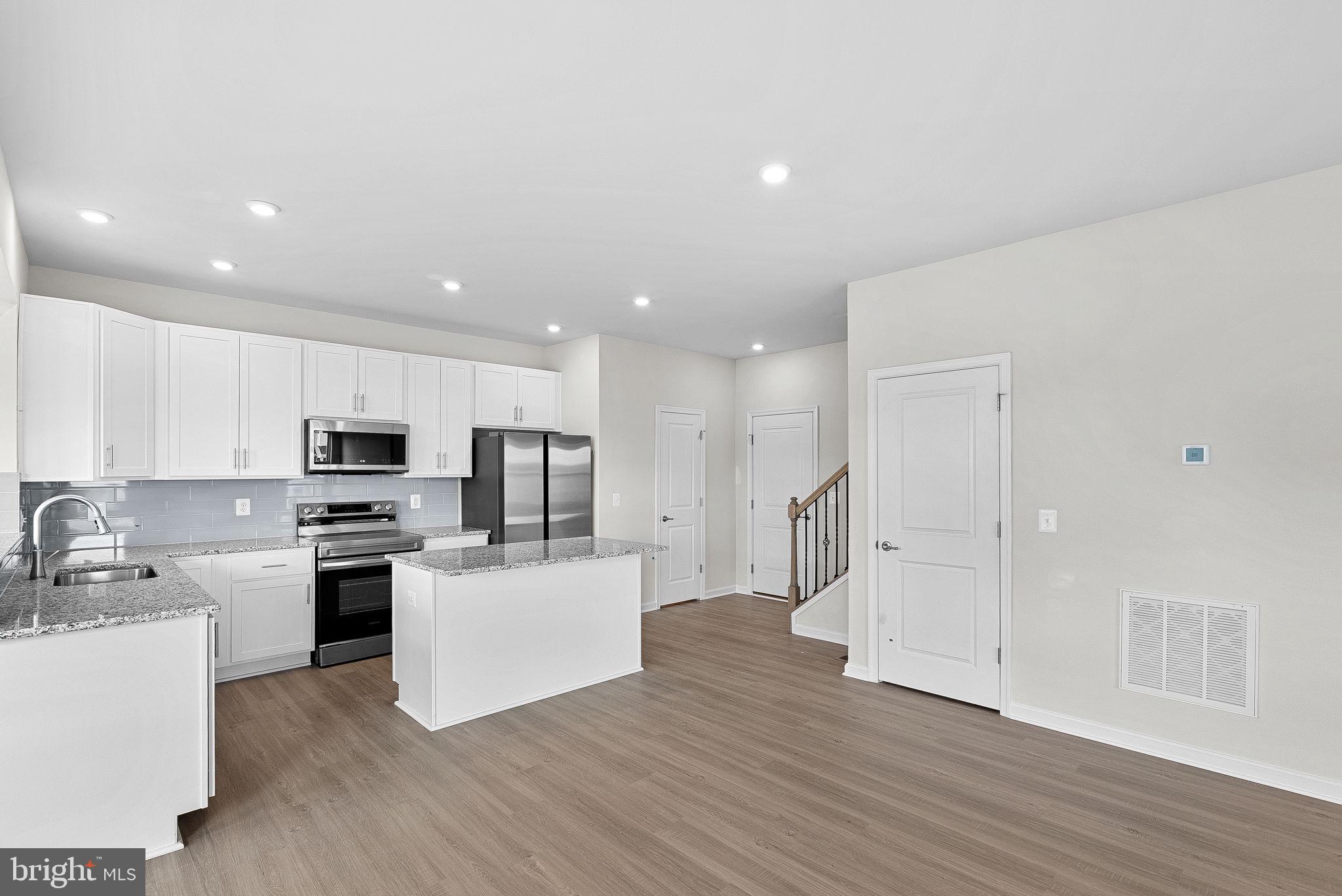 HUNTWELL WEST - Residential