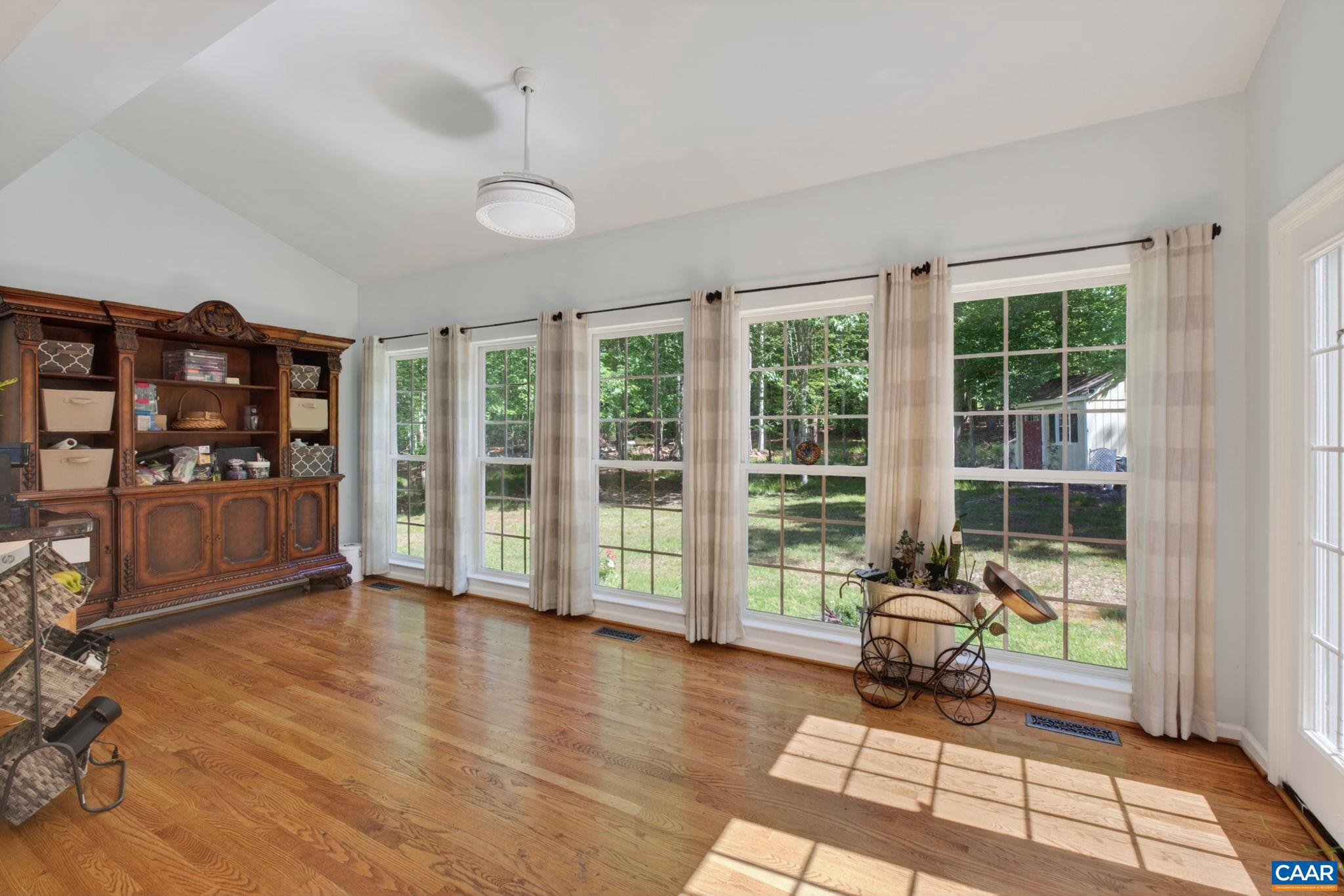 MOUNTAIN VIEW ESTATES - Residential