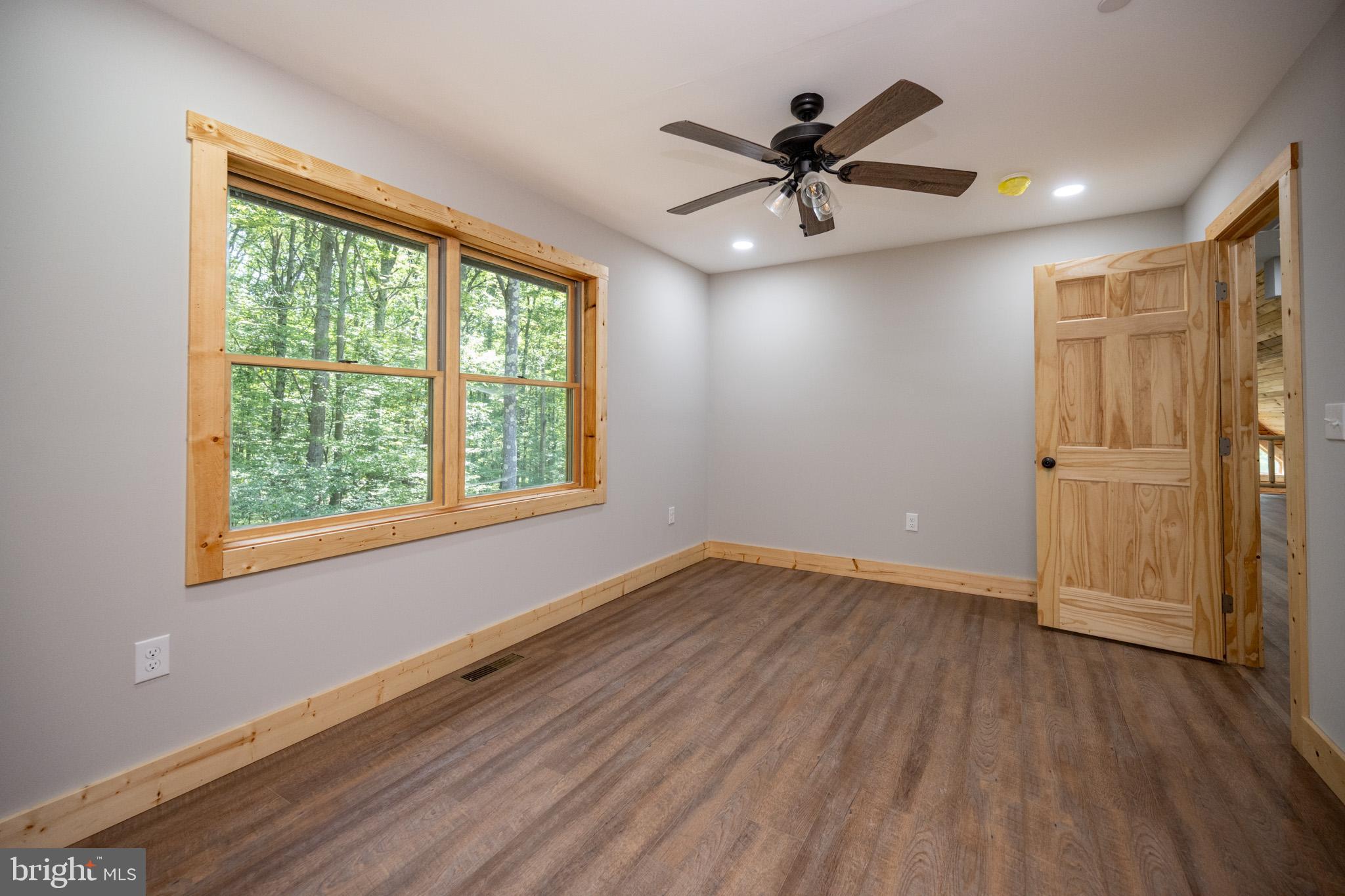 DEEP CREEK ESTATES - Residential