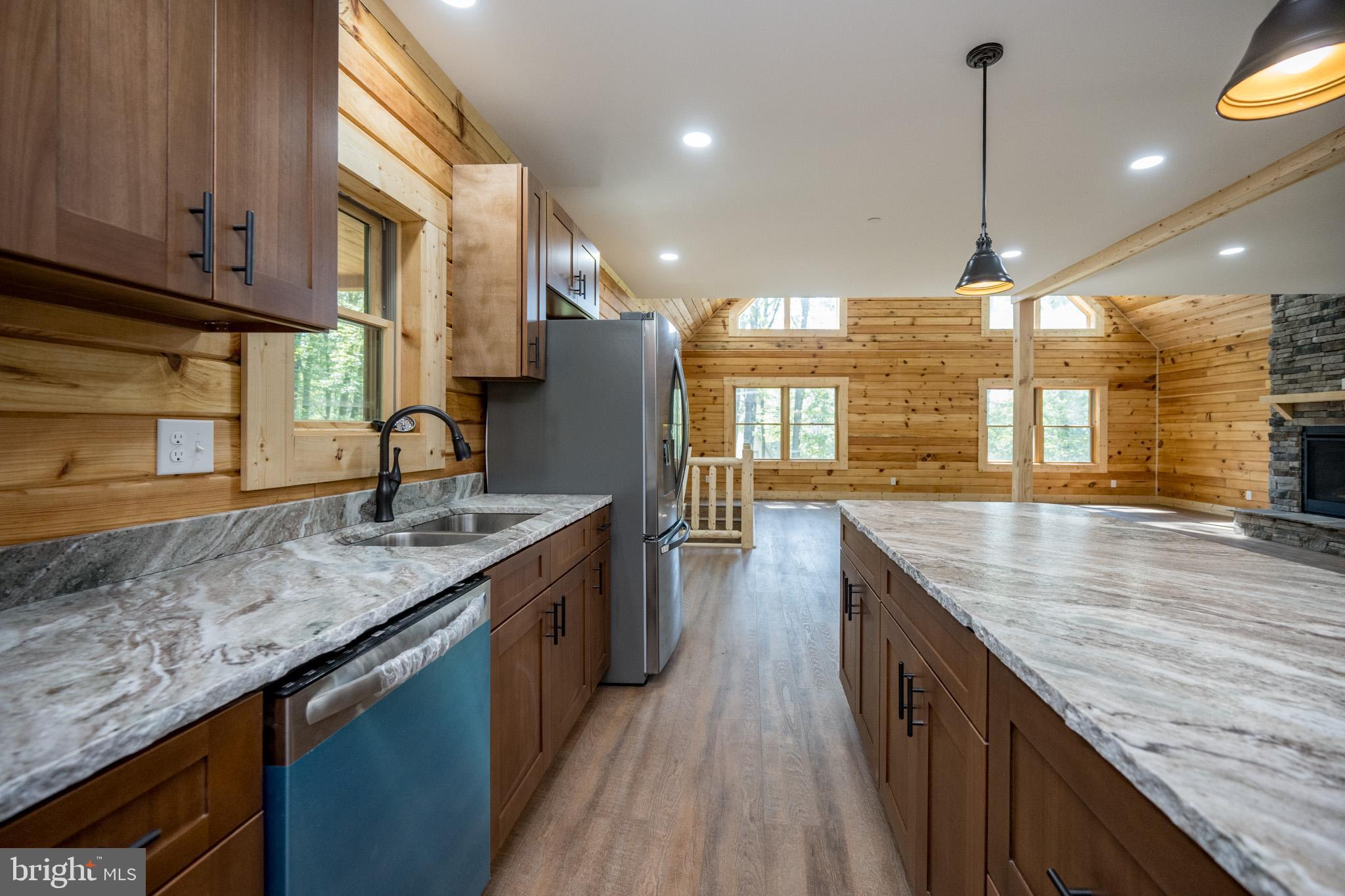 DEEP CREEK ESTATES - Residential