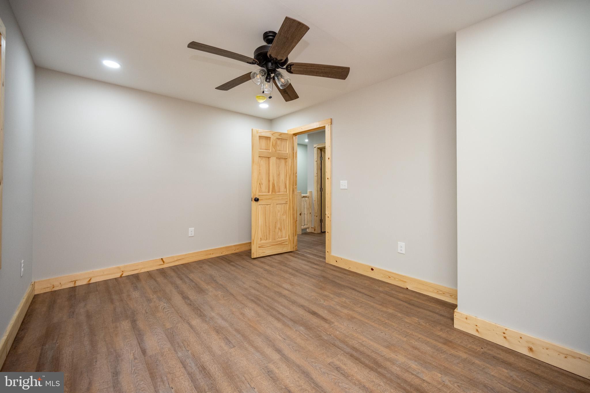 DEEP CREEK ESTATES - Residential