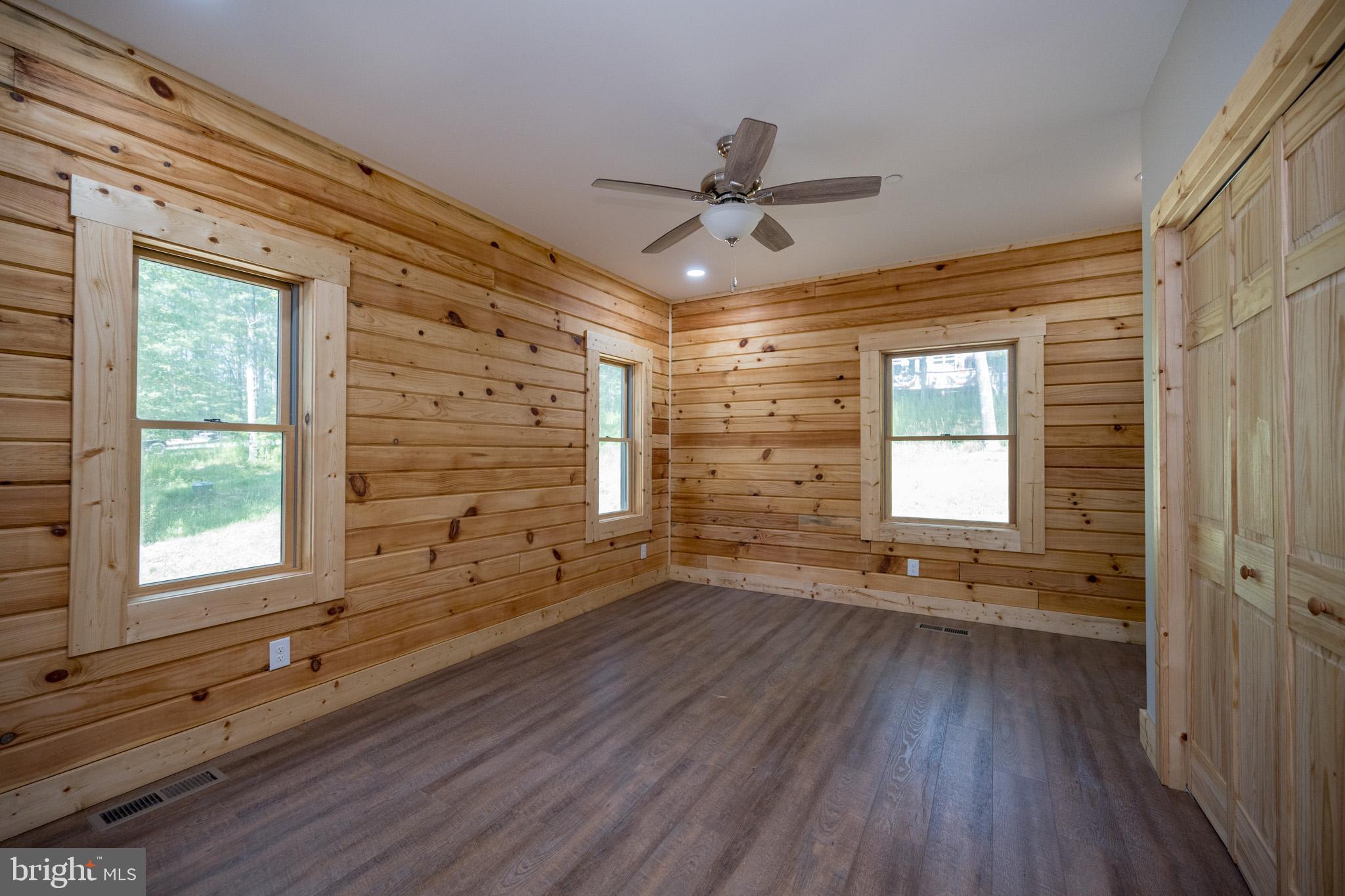 DEEP CREEK ESTATES - Residential