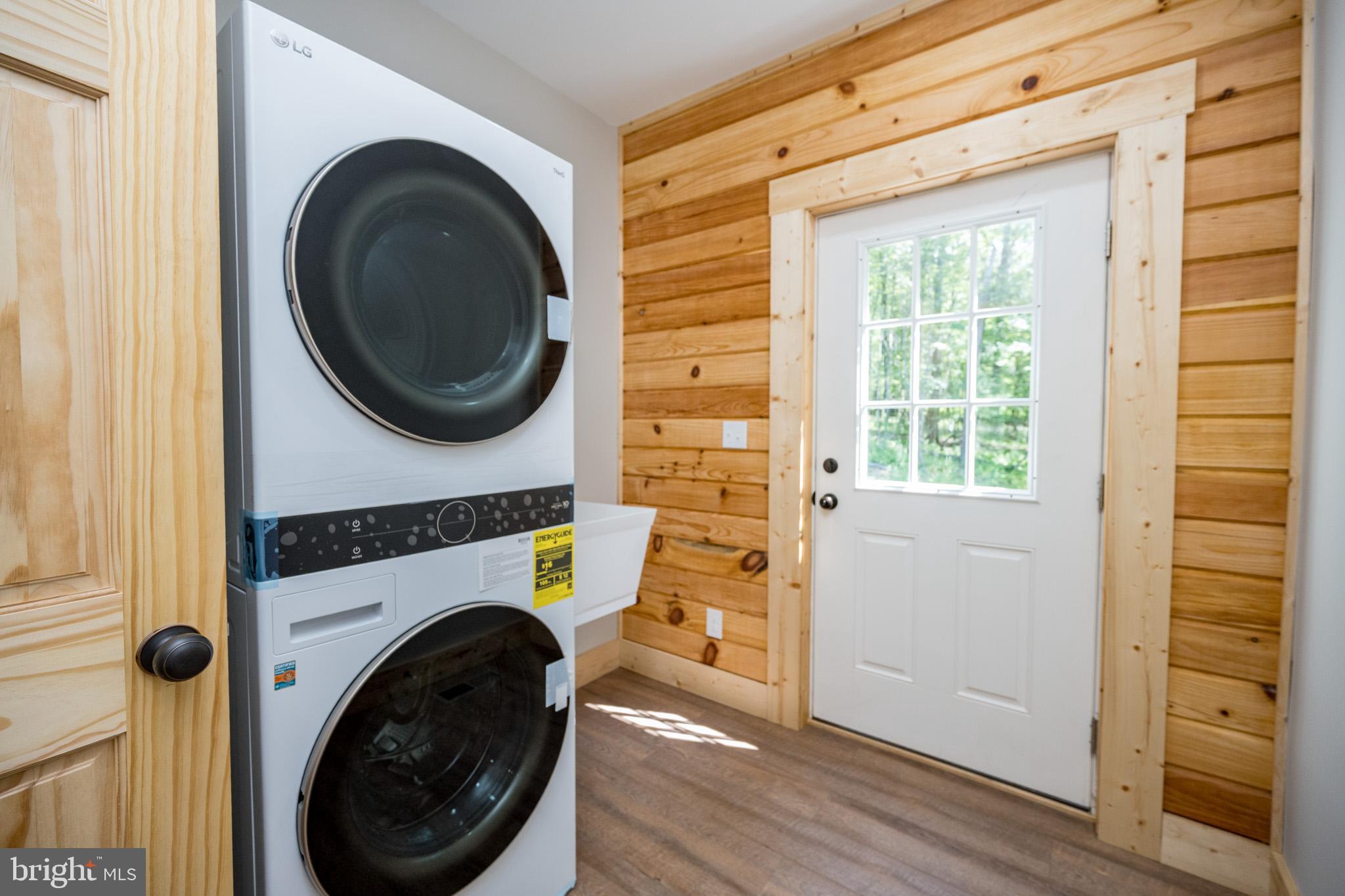 DEEP CREEK ESTATES - Residential