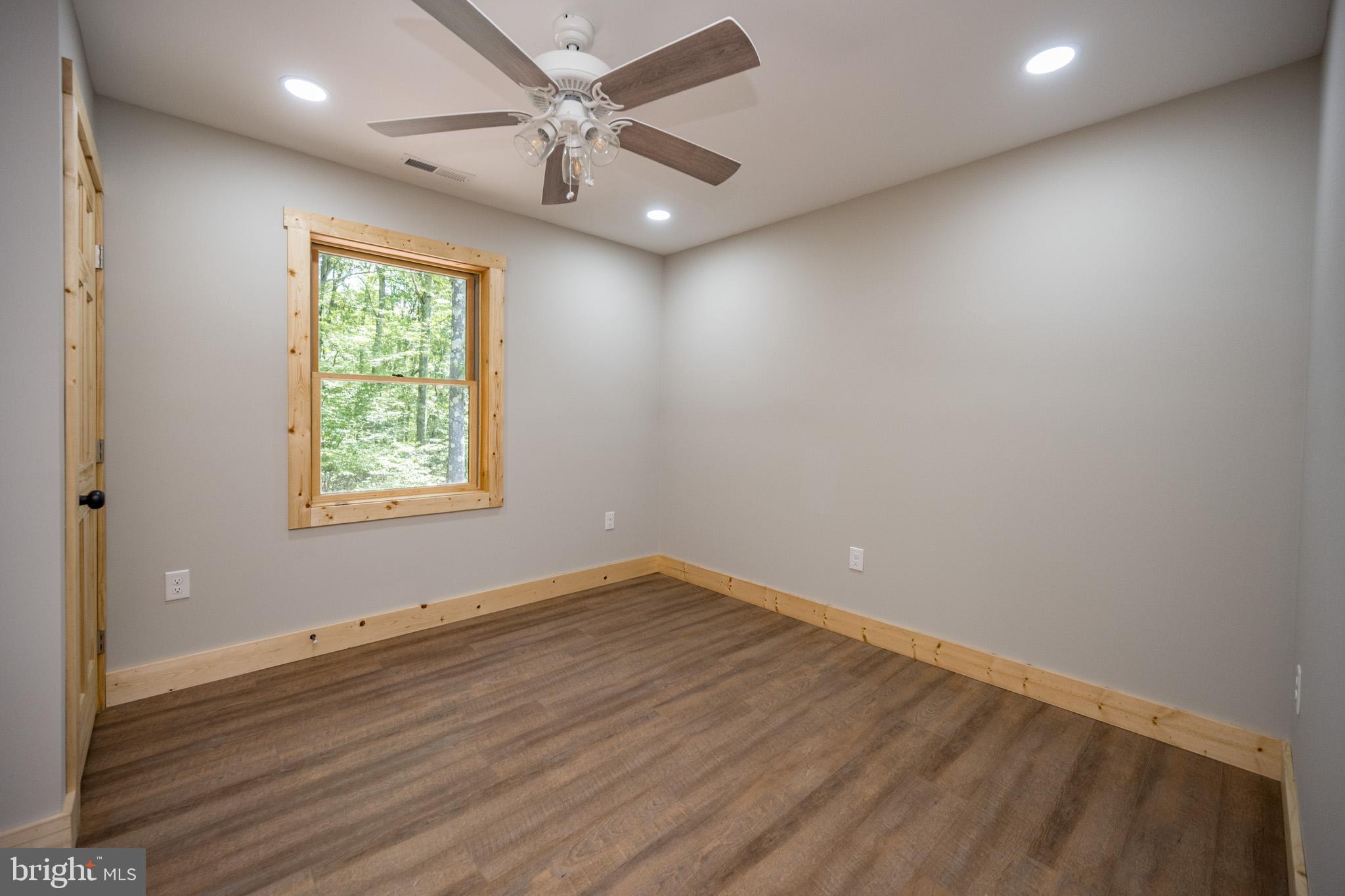 DEEP CREEK ESTATES - Residential