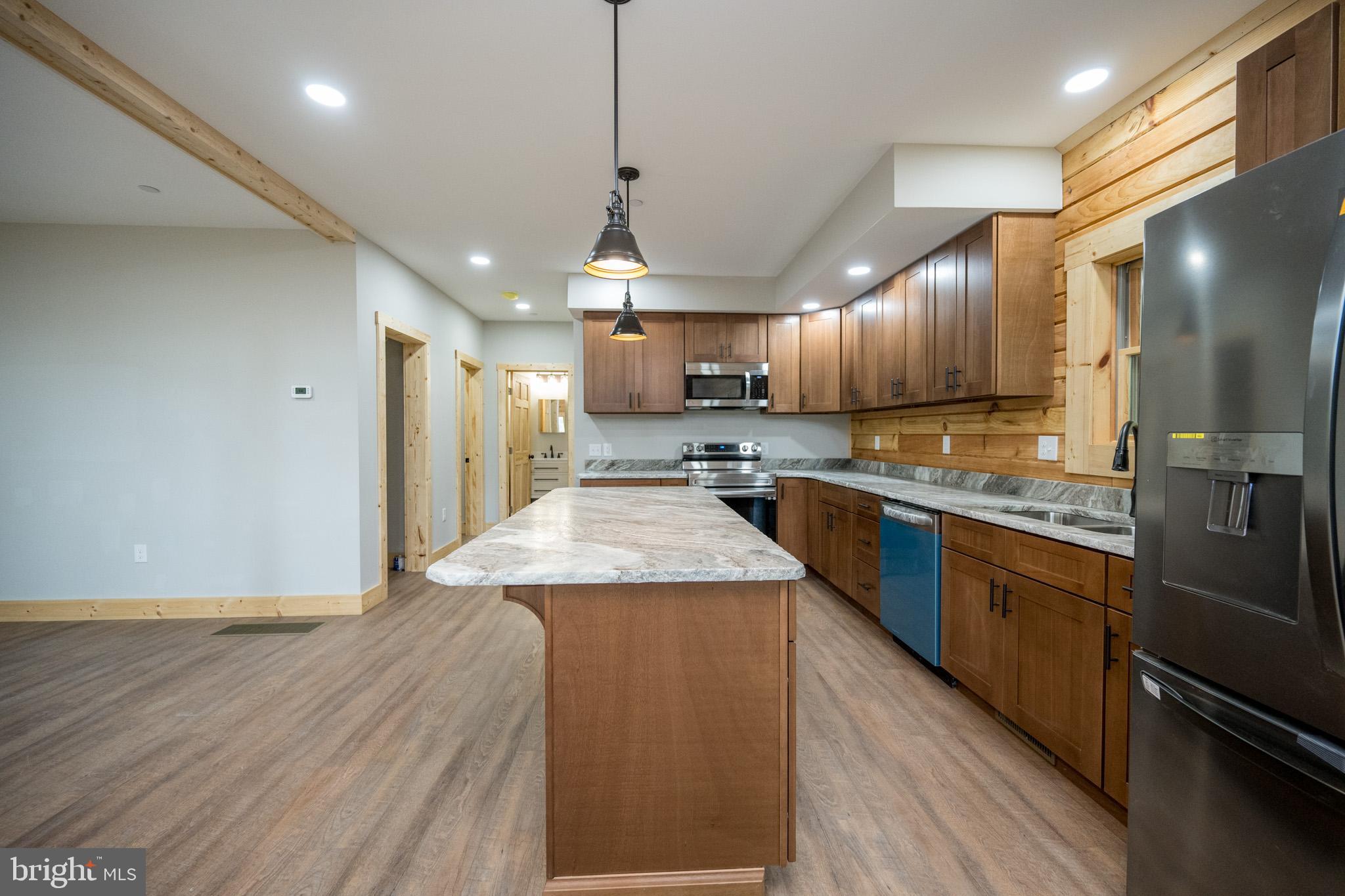 DEEP CREEK ESTATES - Residential