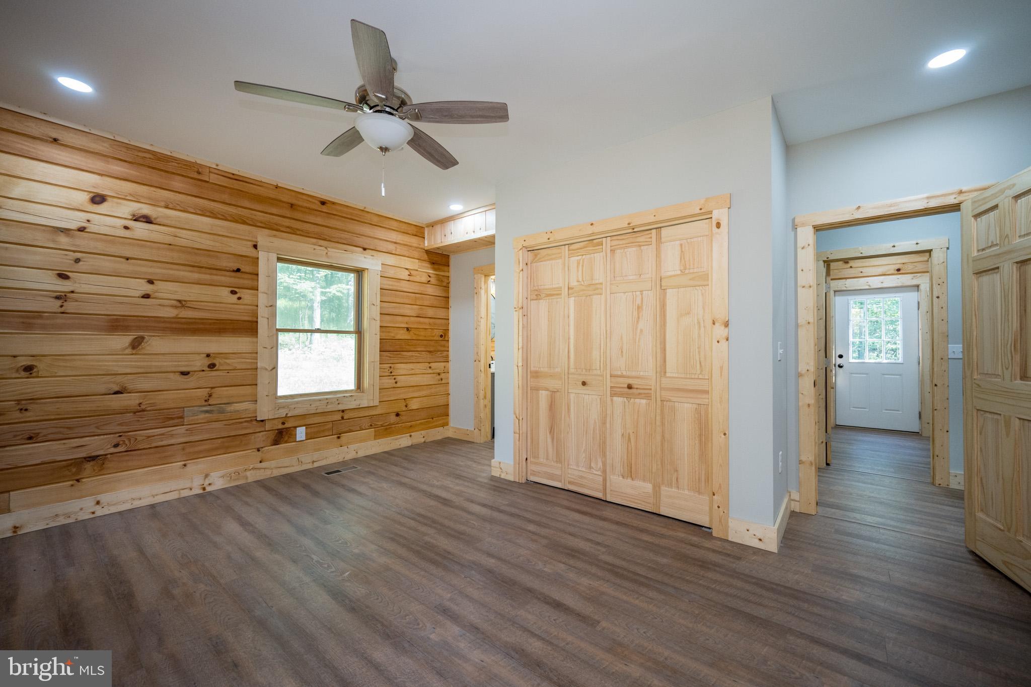 DEEP CREEK ESTATES - Residential