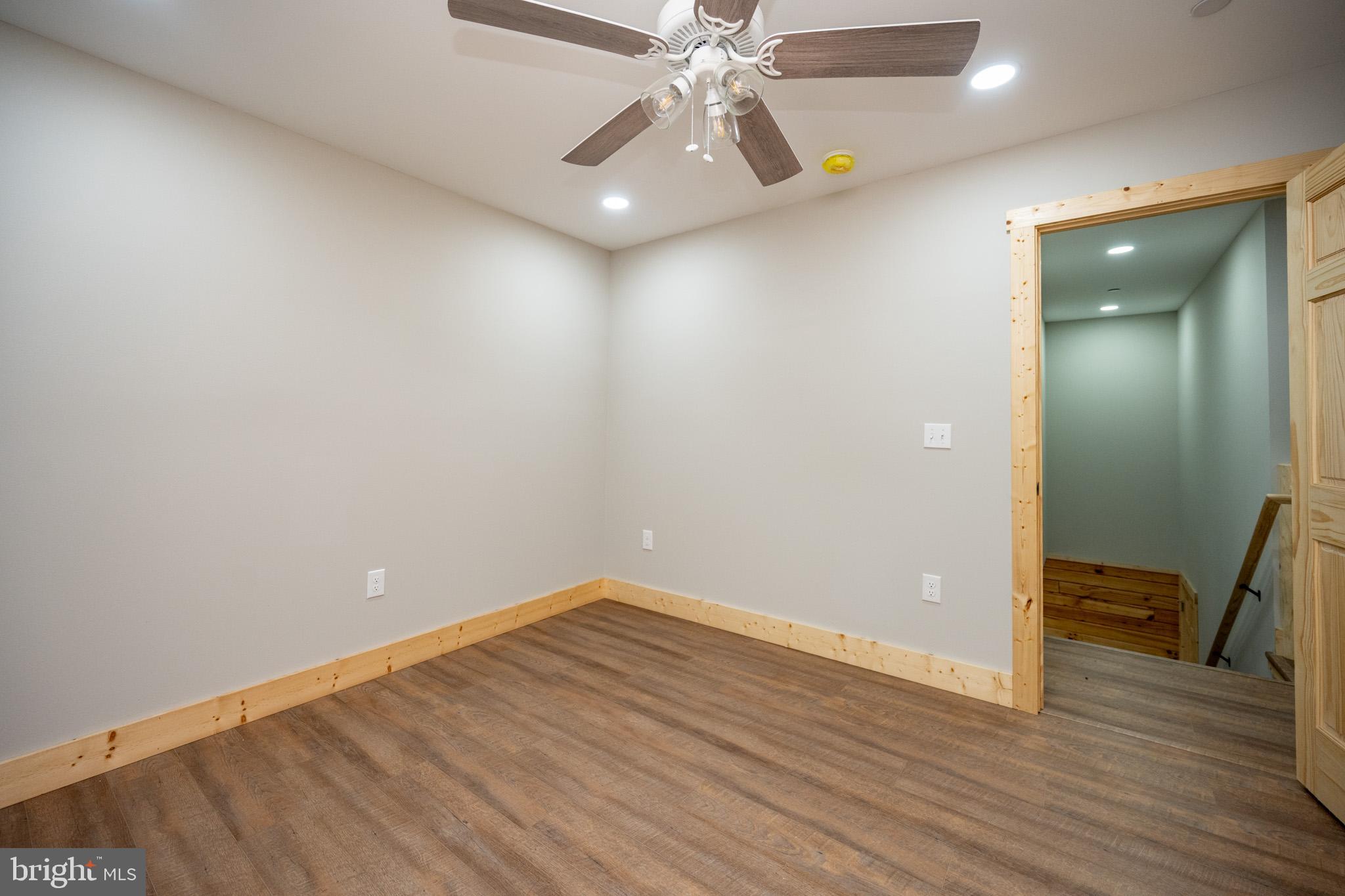 DEEP CREEK ESTATES - Residential