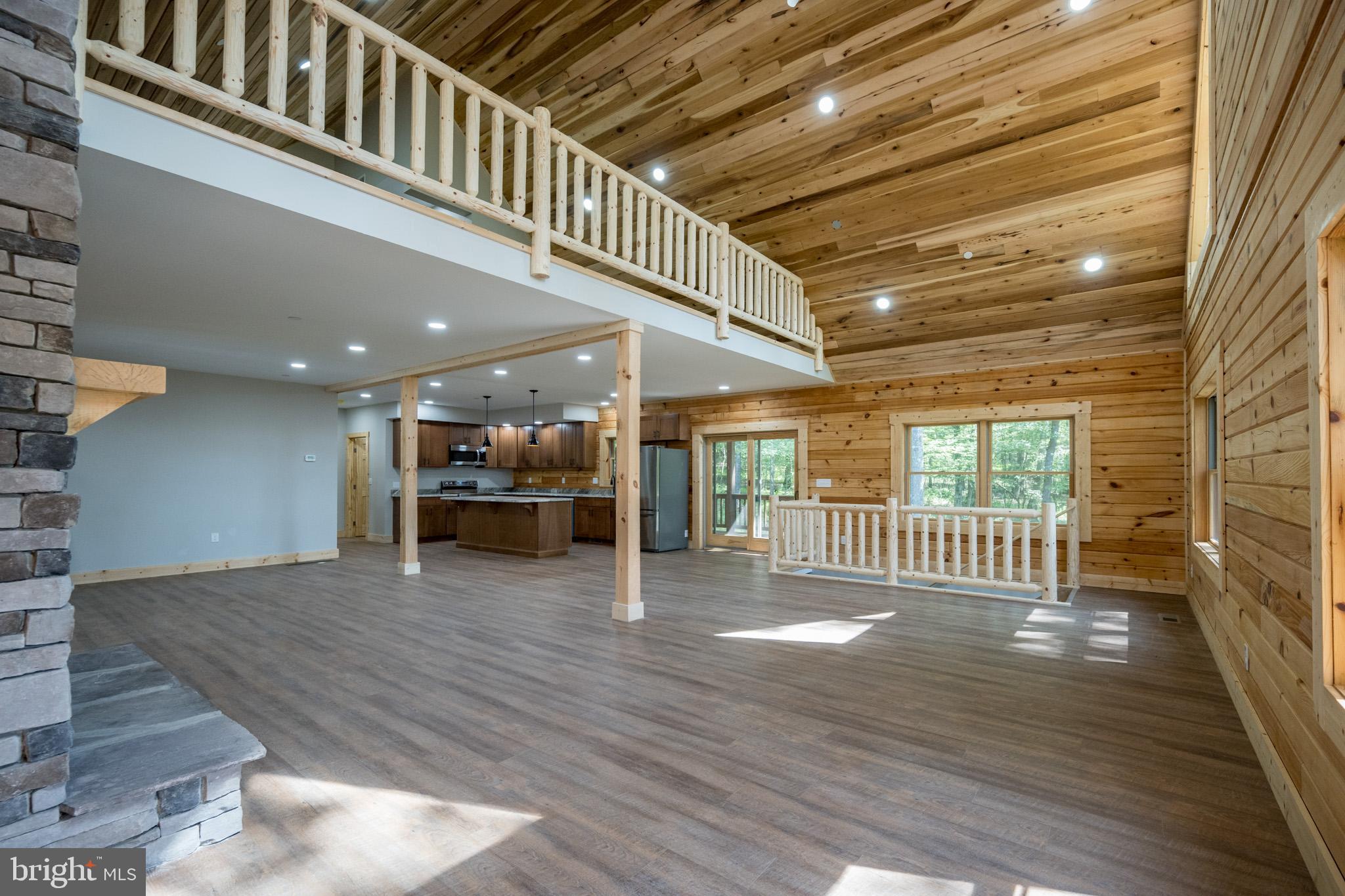 DEEP CREEK ESTATES - Residential