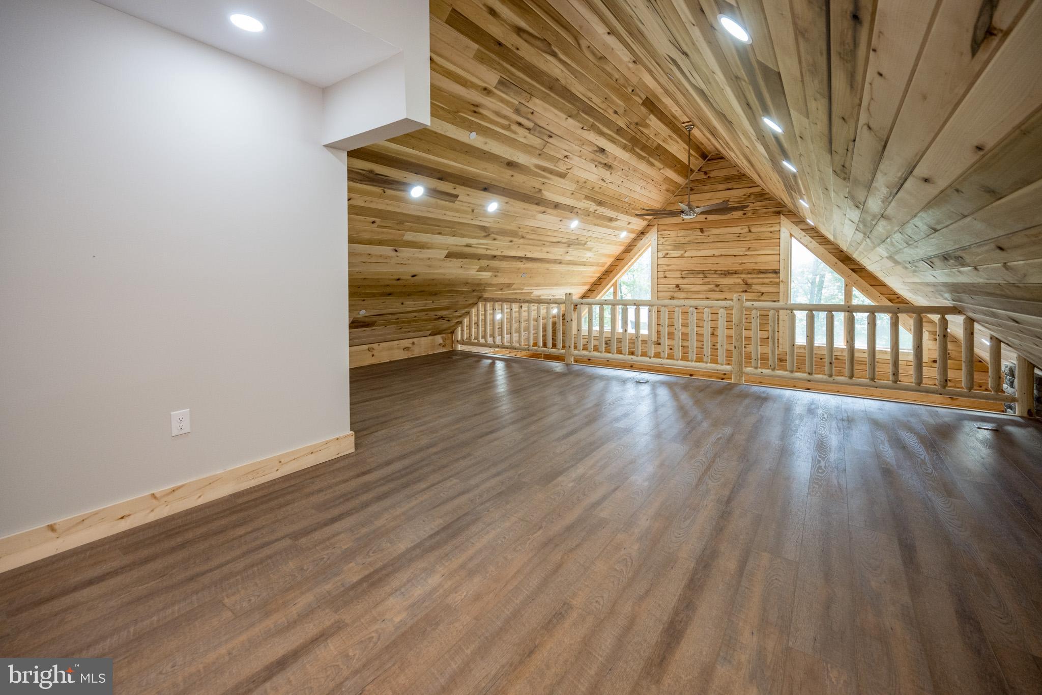 DEEP CREEK ESTATES - Residential