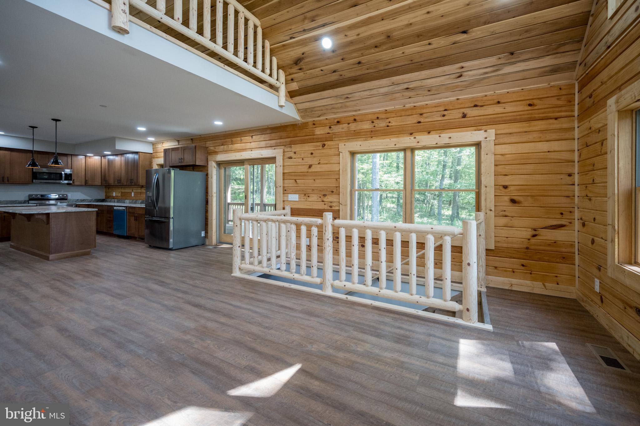 DEEP CREEK ESTATES - Residential