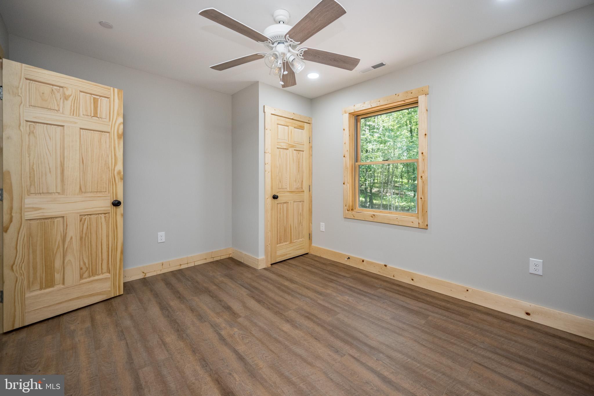 DEEP CREEK ESTATES - Residential