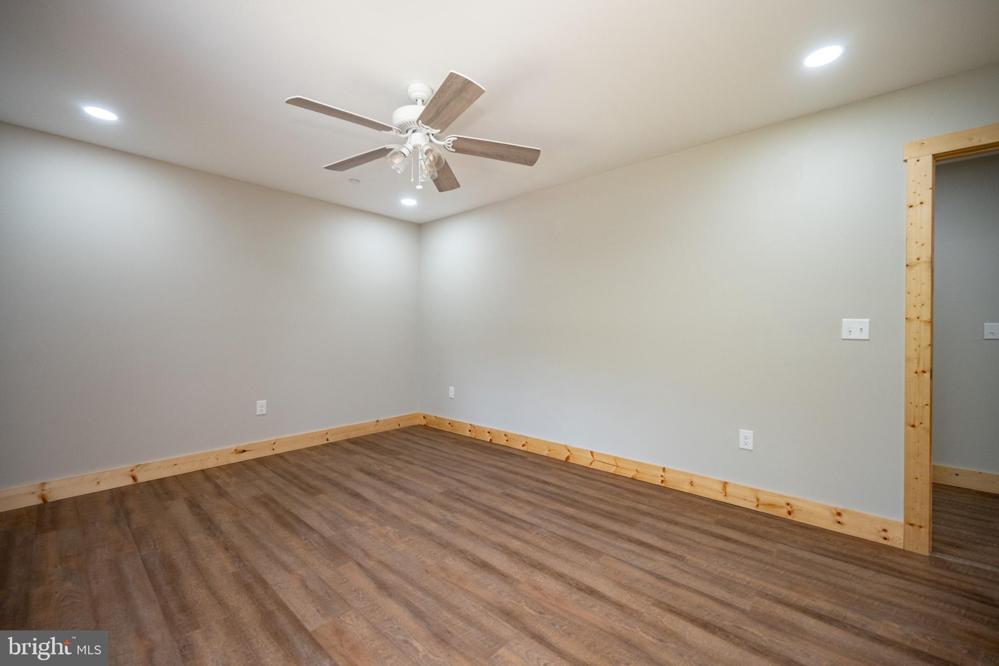 DEEP CREEK ESTATES - Residential