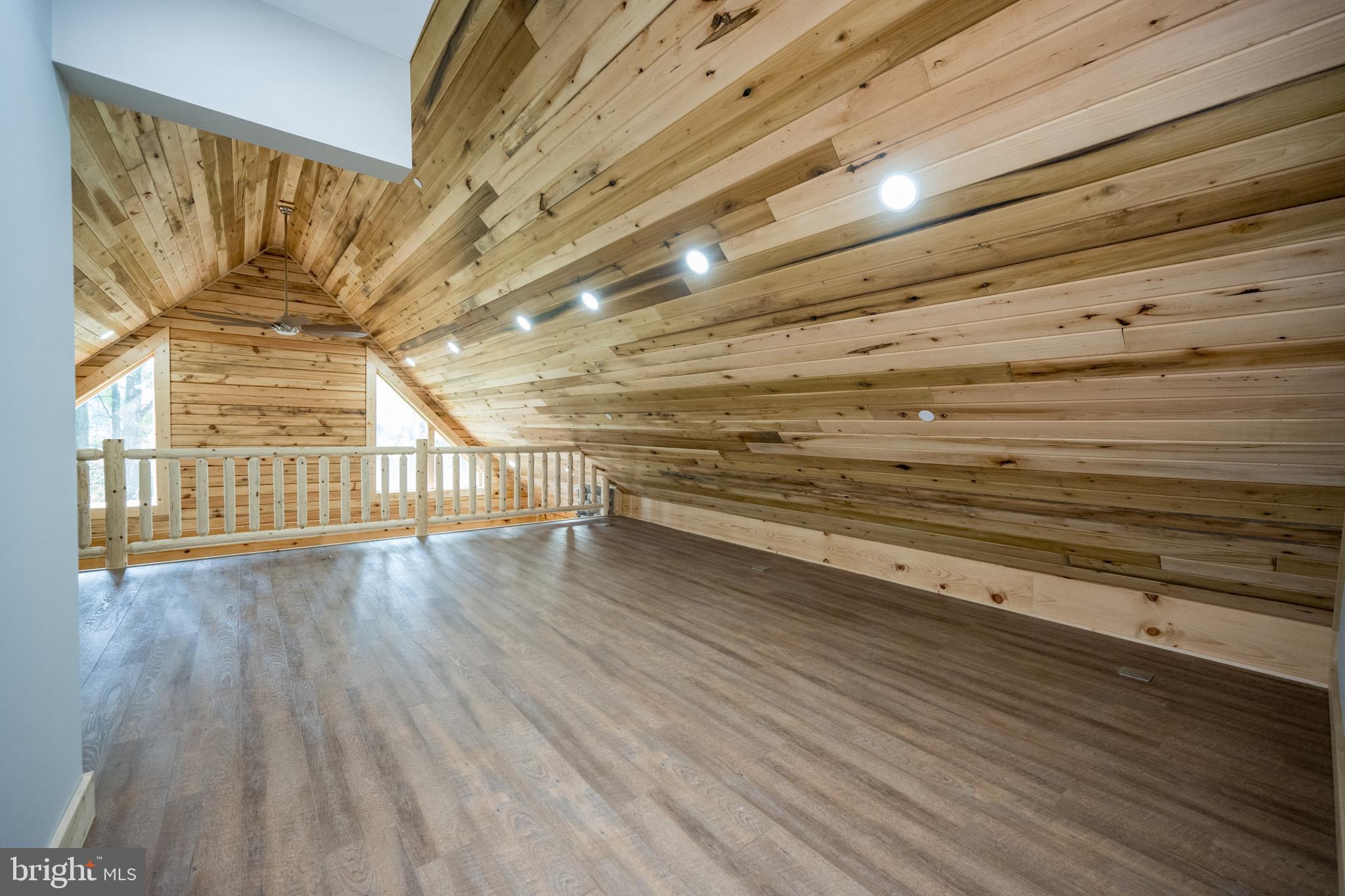 DEEP CREEK ESTATES - Residential