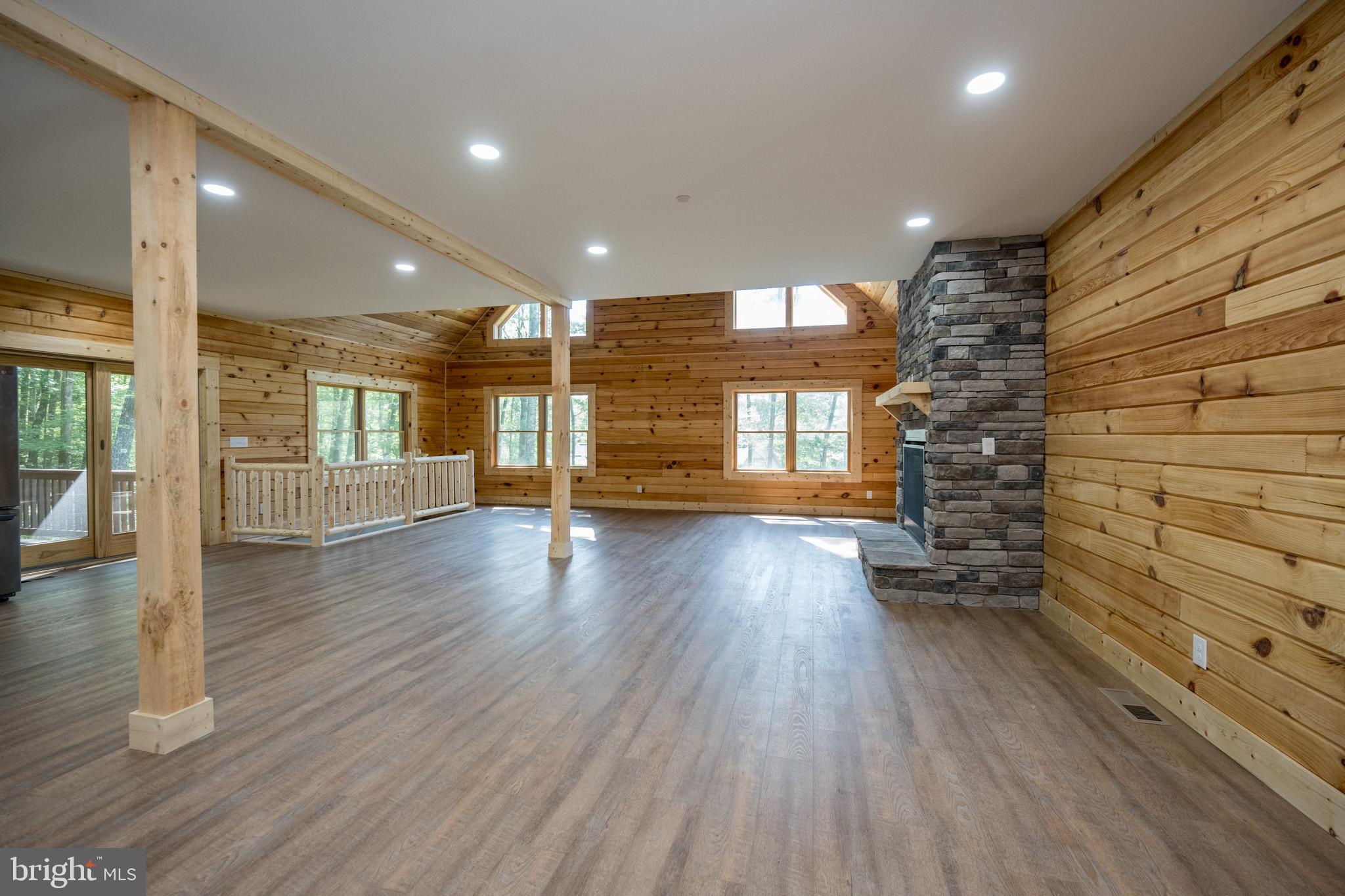 DEEP CREEK ESTATES - Residential