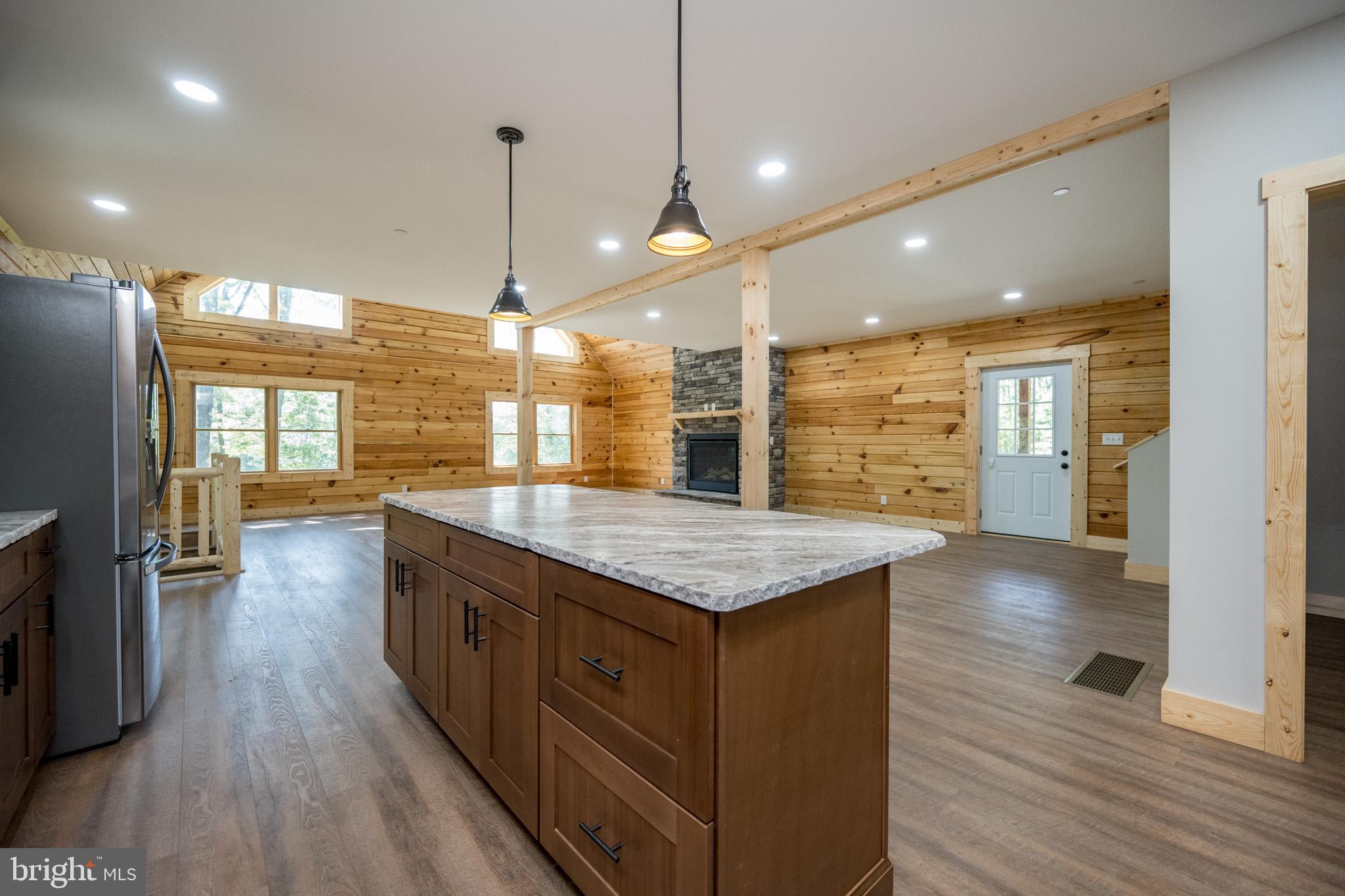 DEEP CREEK ESTATES - Residential