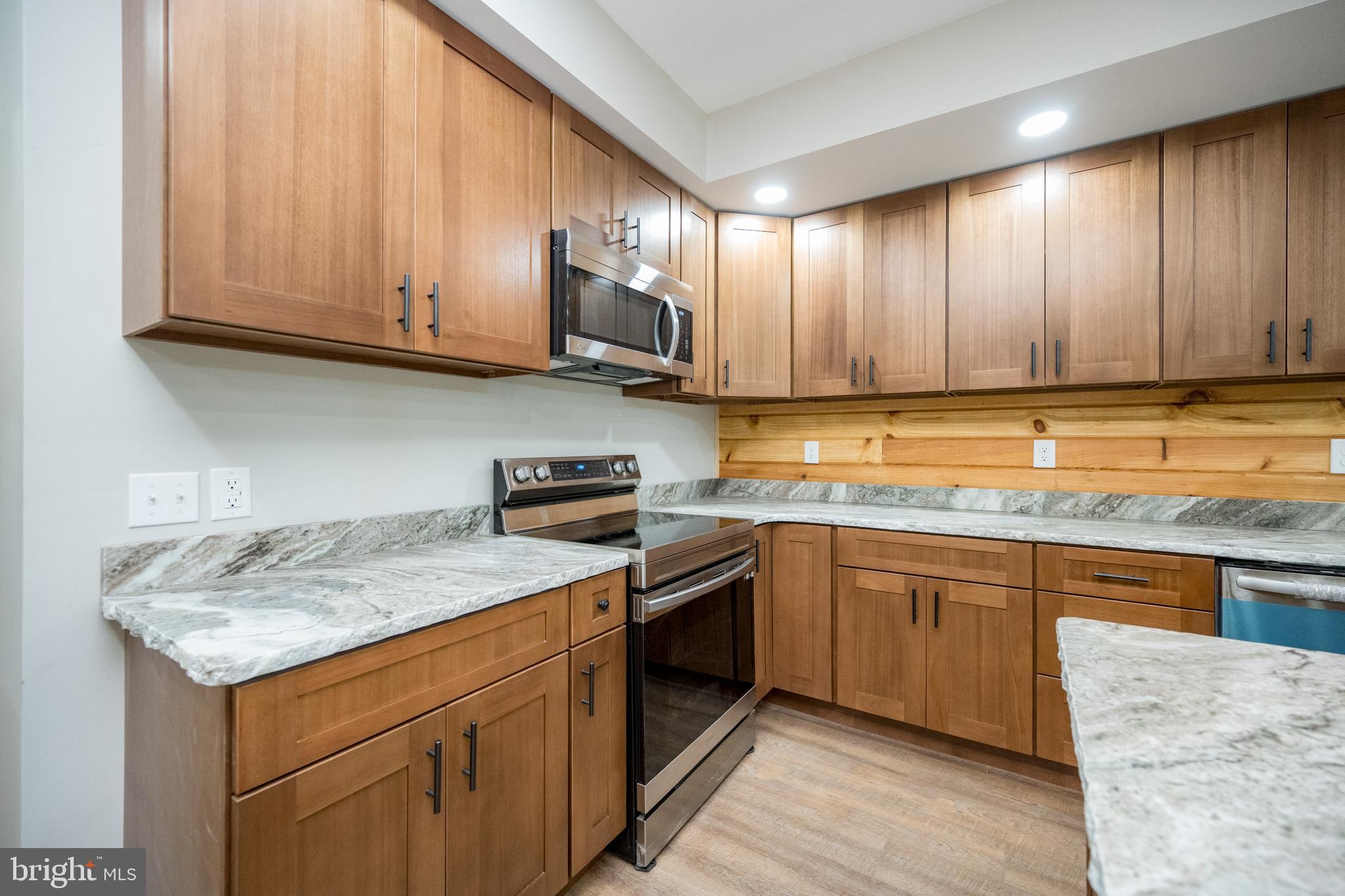 DEEP CREEK ESTATES - Residential