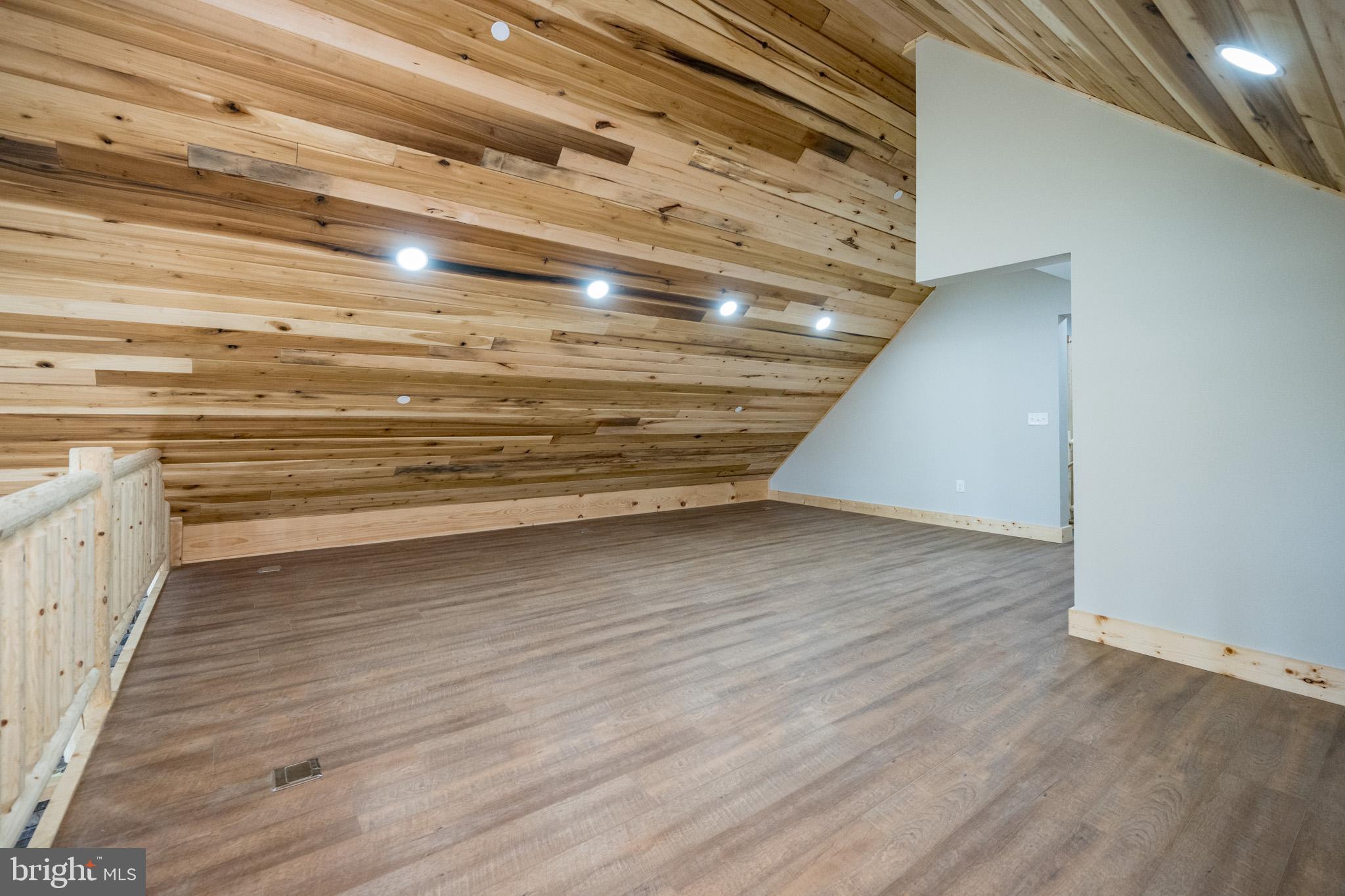 DEEP CREEK ESTATES - Residential