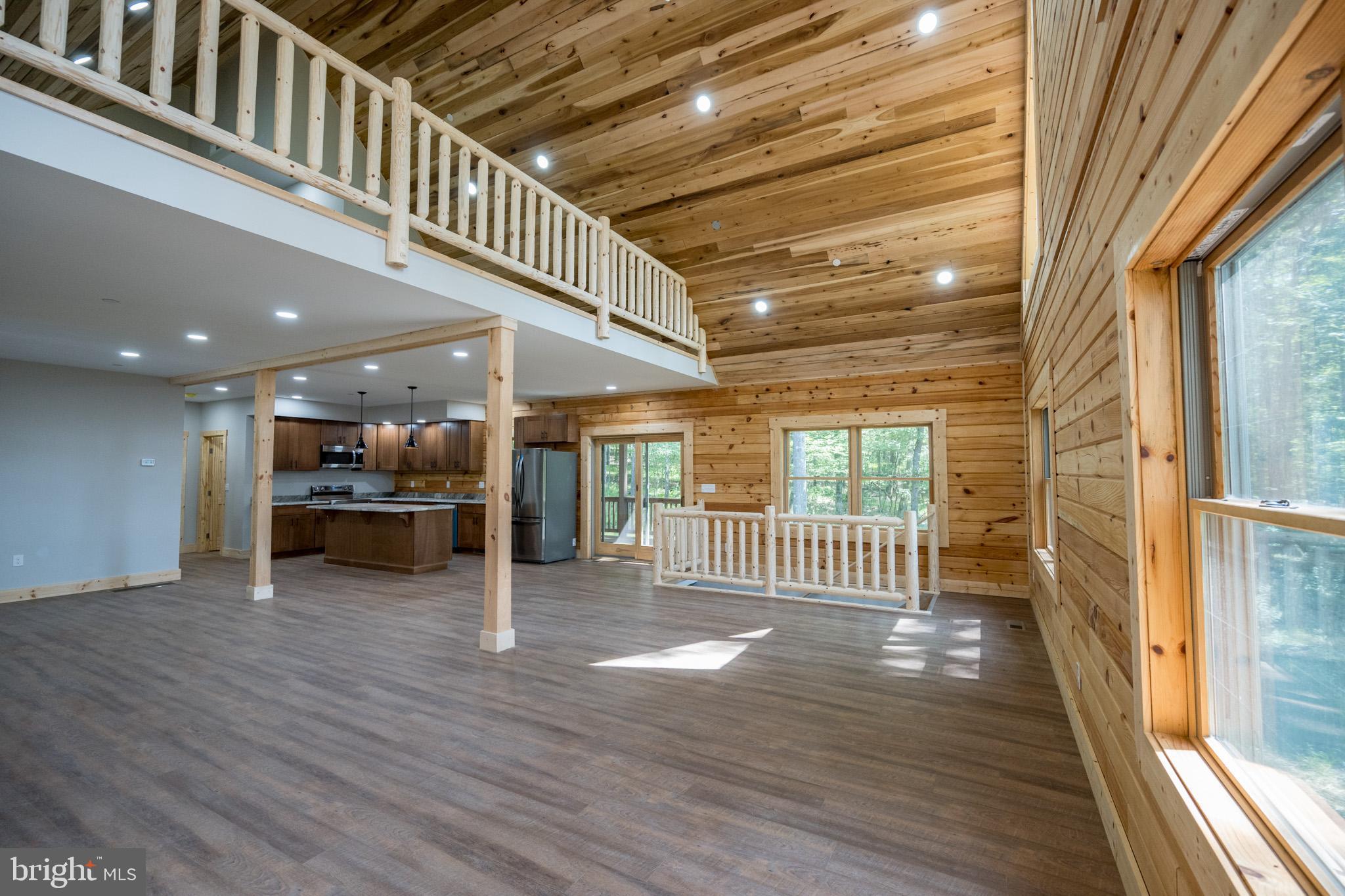 DEEP CREEK ESTATES - Residential