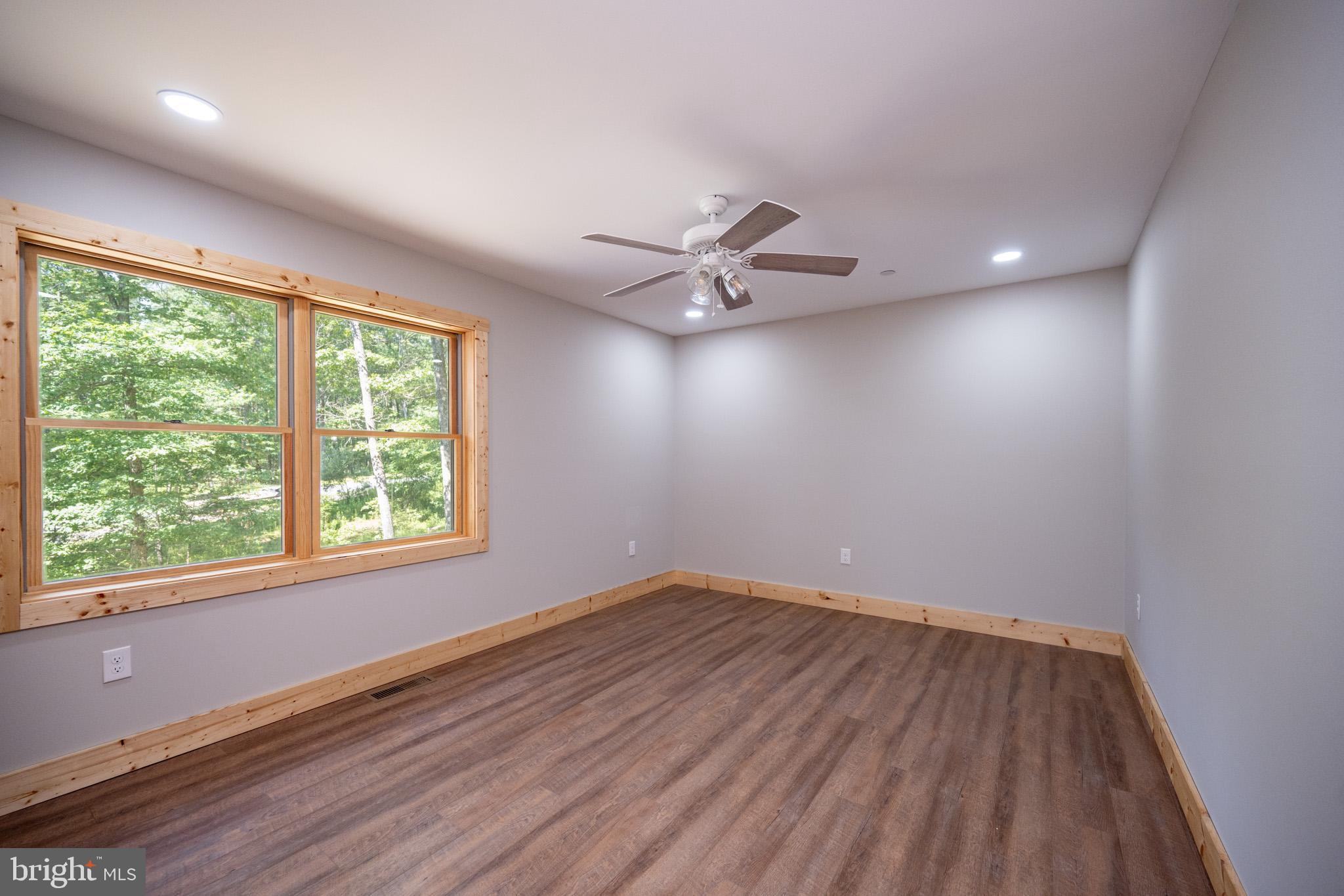 DEEP CREEK ESTATES - Residential