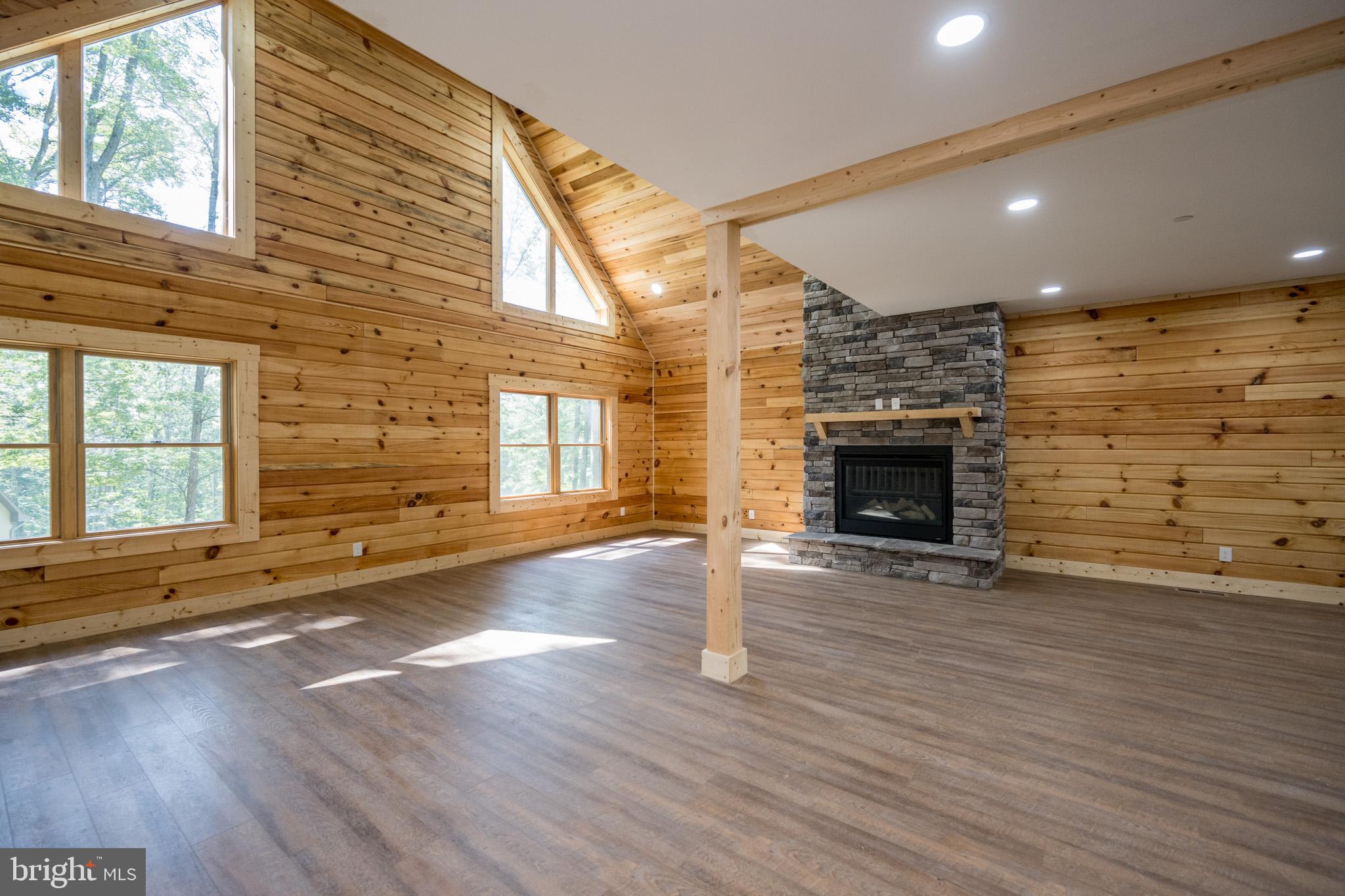 DEEP CREEK ESTATES - Residential