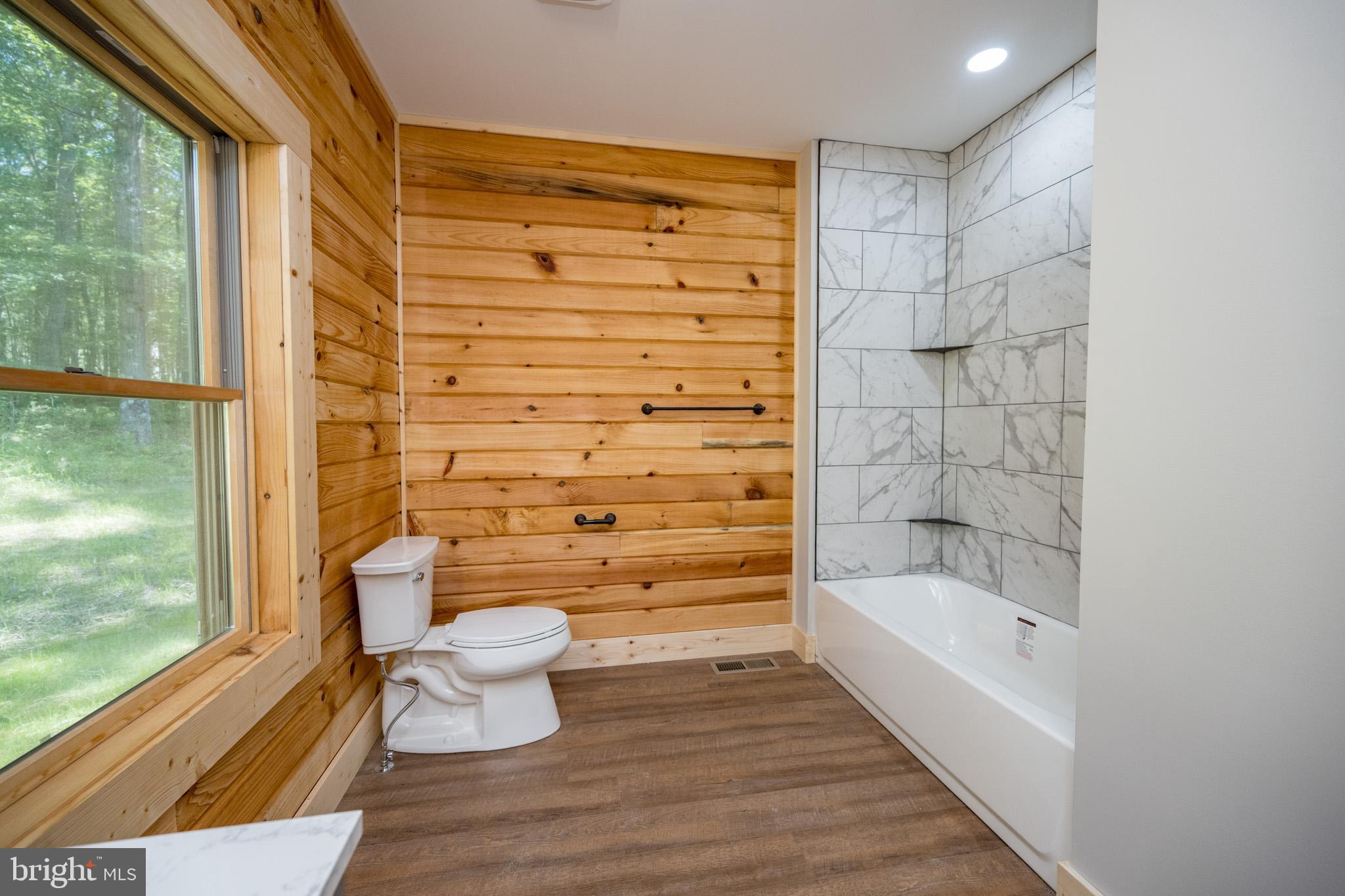 DEEP CREEK ESTATES - Residential