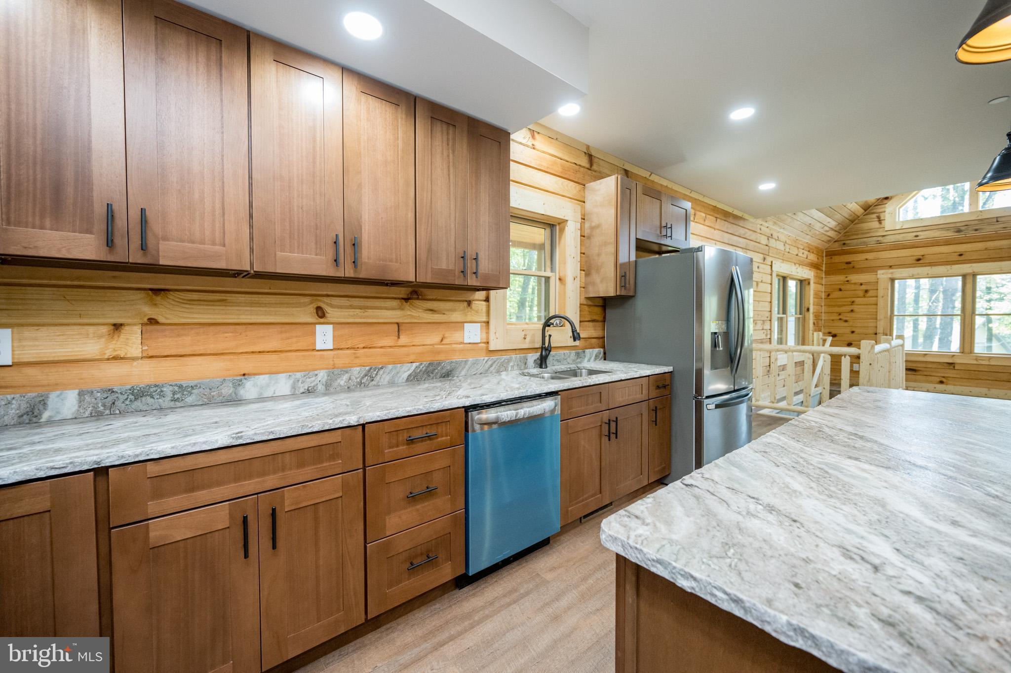 DEEP CREEK ESTATES - Residential