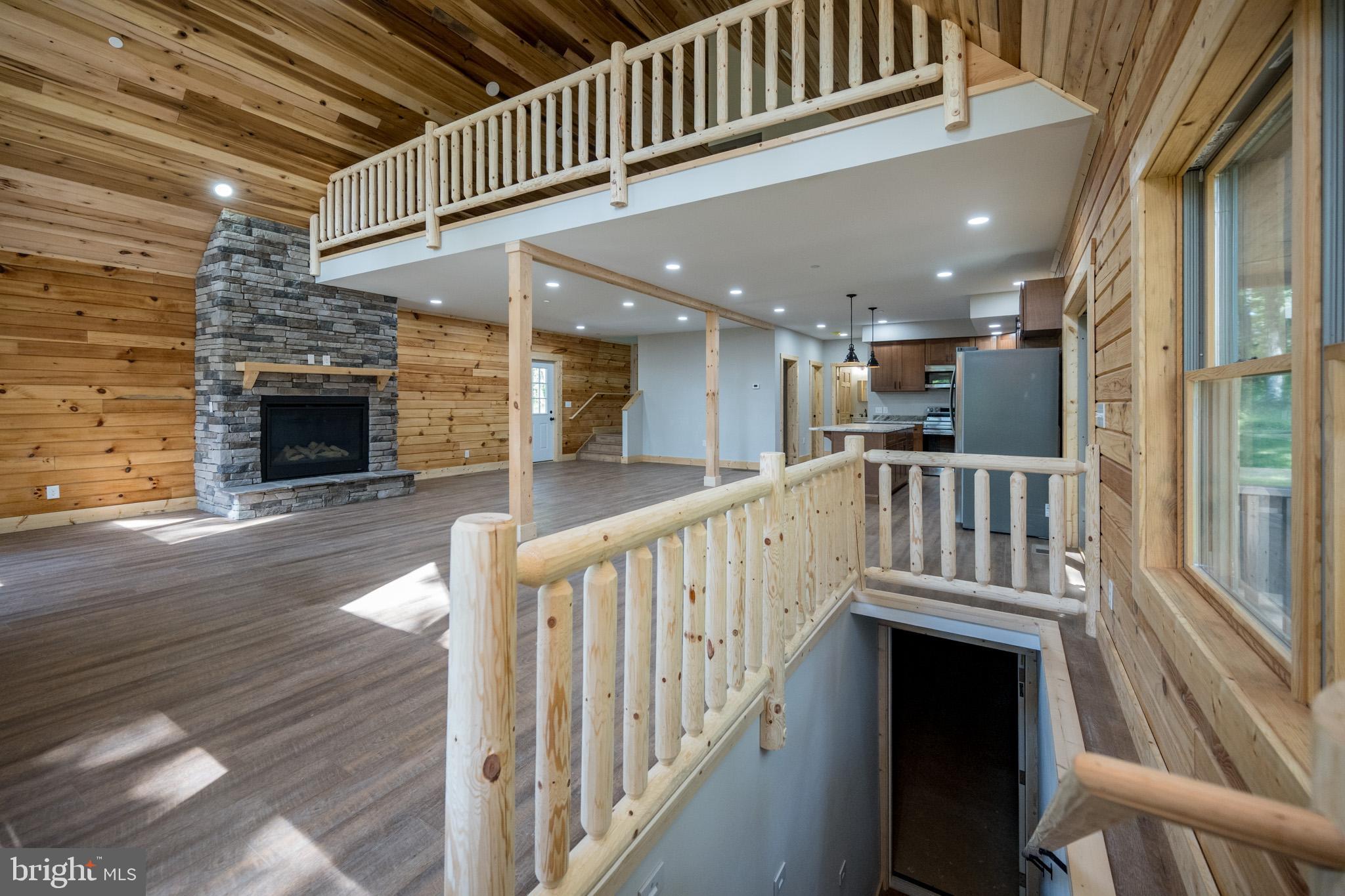 DEEP CREEK ESTATES - Residential