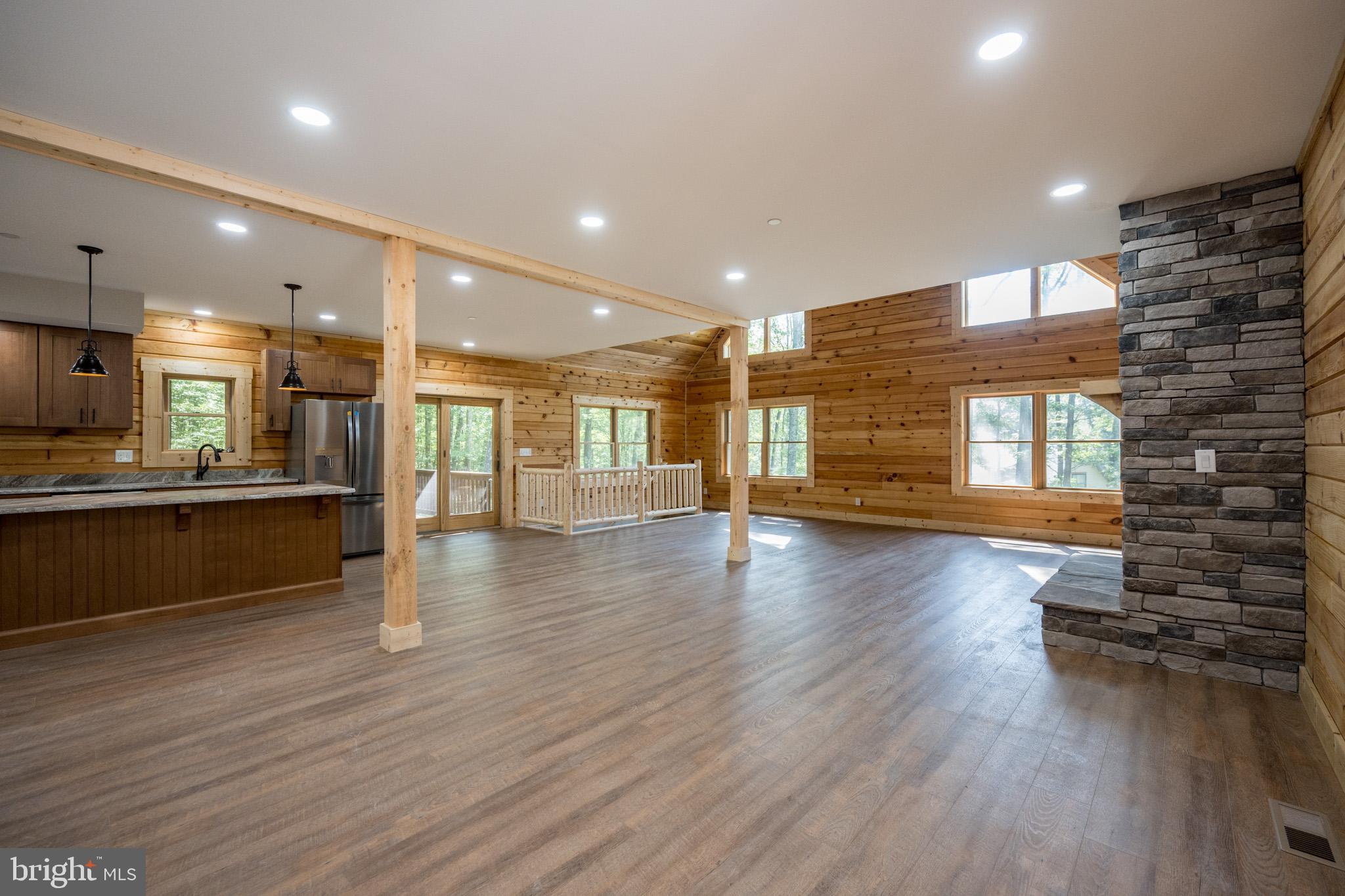 DEEP CREEK ESTATES - Residential