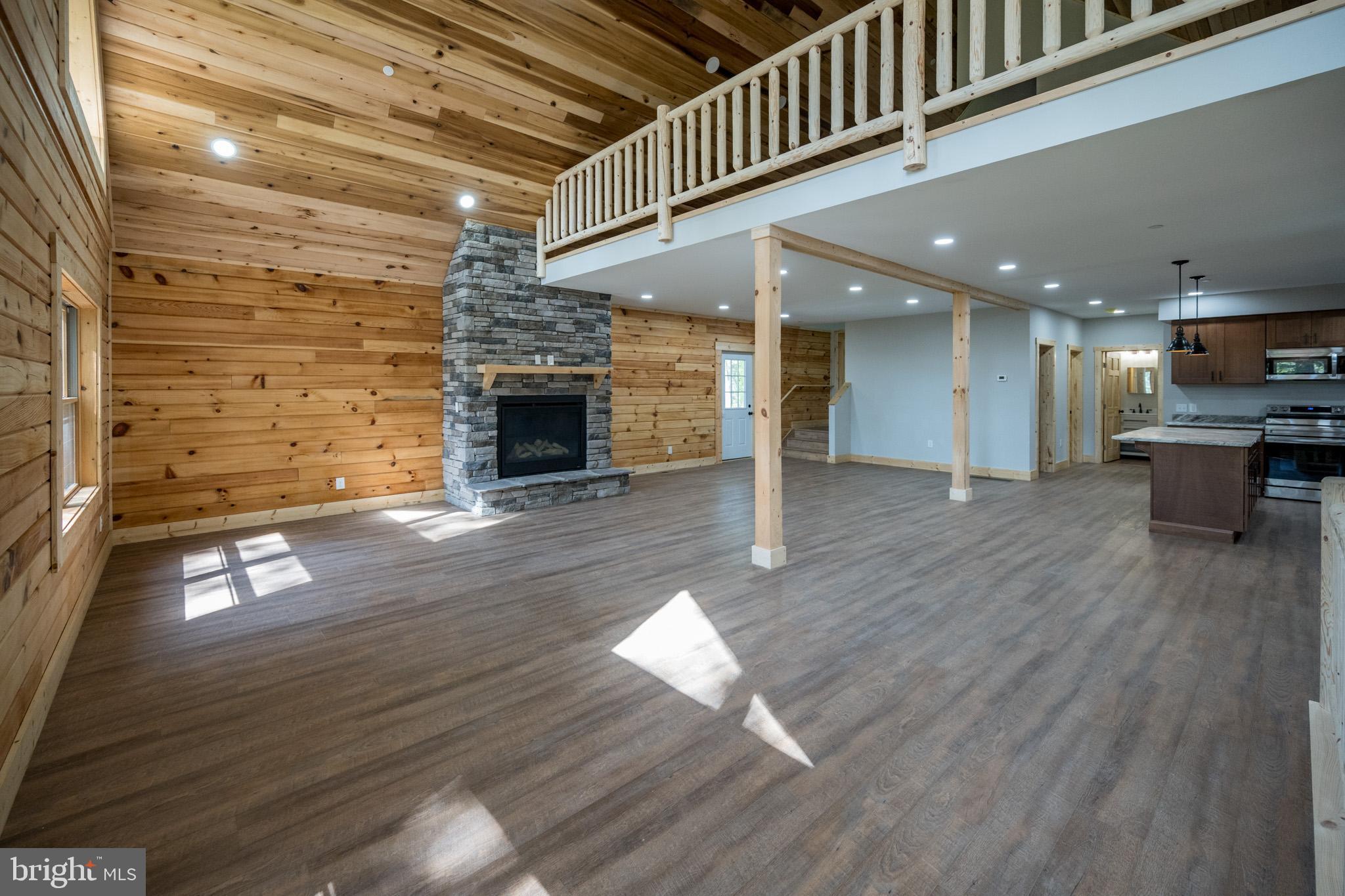 DEEP CREEK ESTATES - Residential