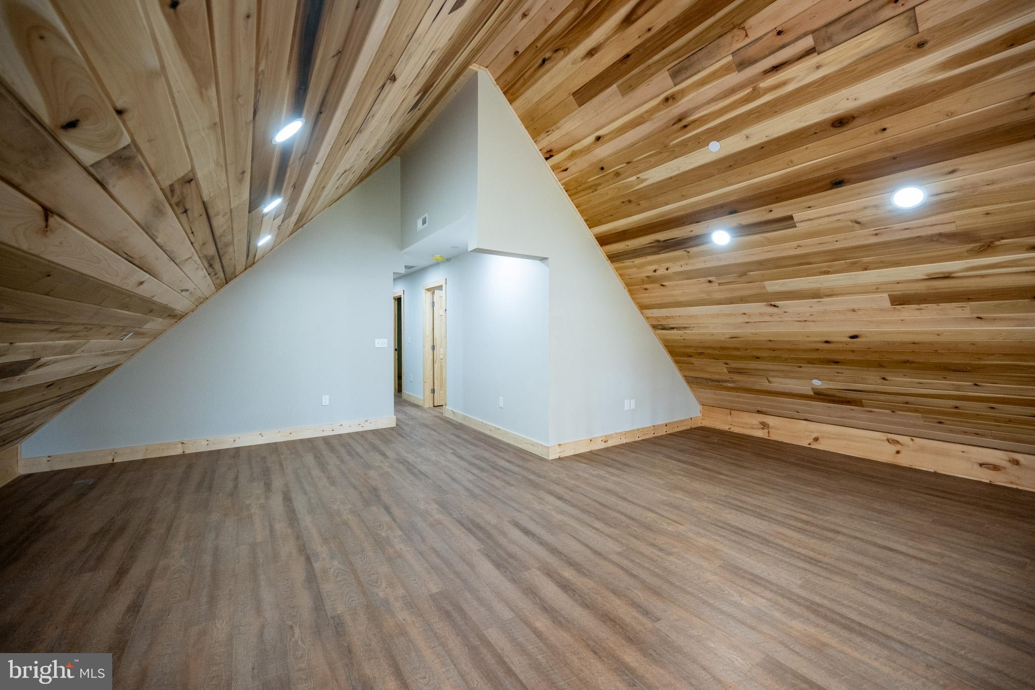 DEEP CREEK ESTATES - Residential