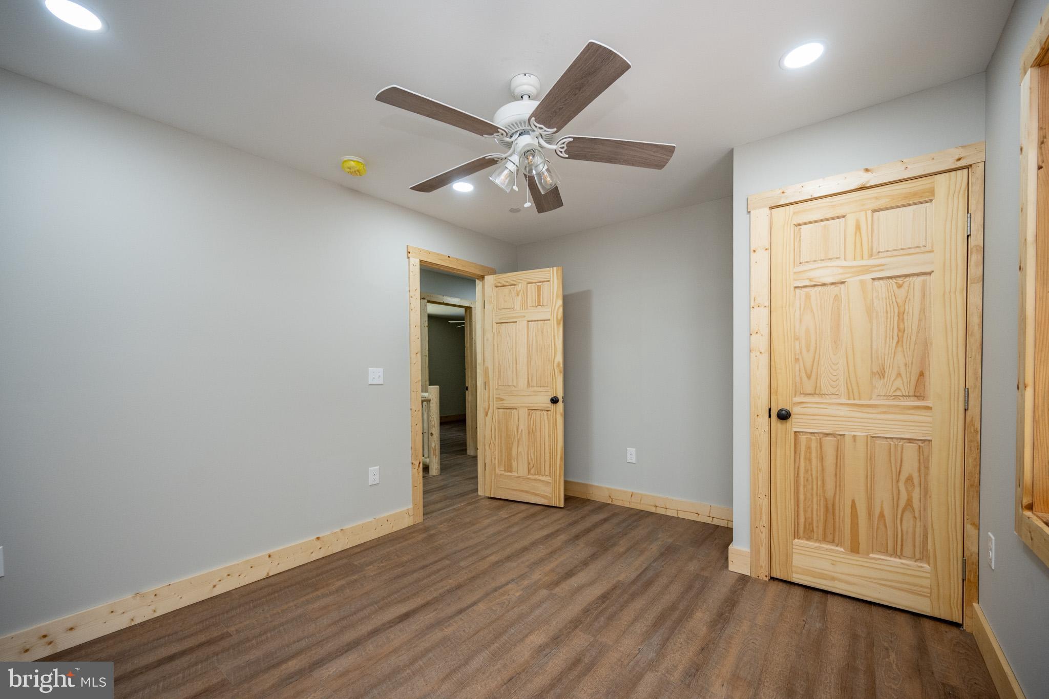 DEEP CREEK ESTATES - Residential