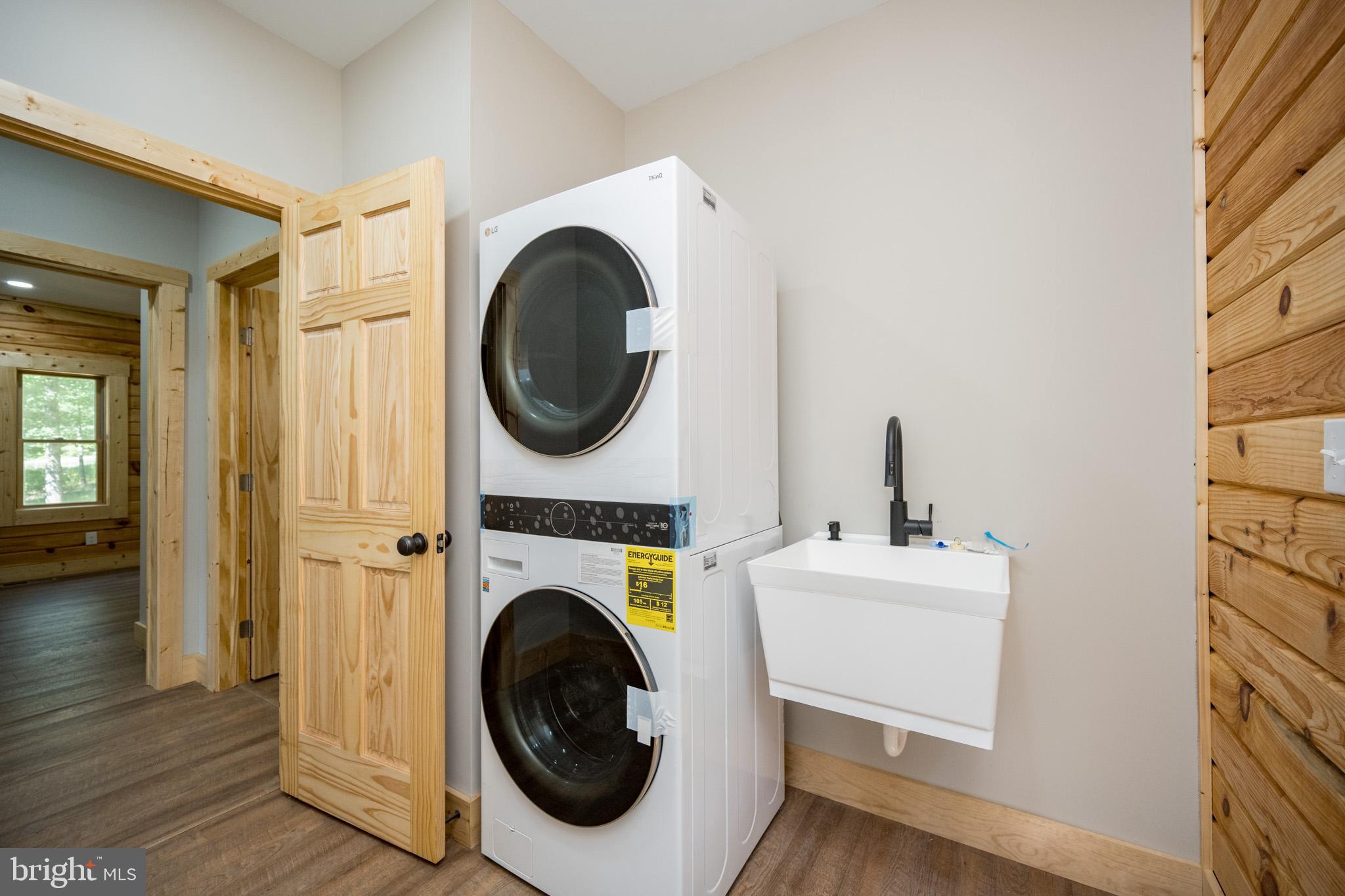 DEEP CREEK ESTATES - Residential