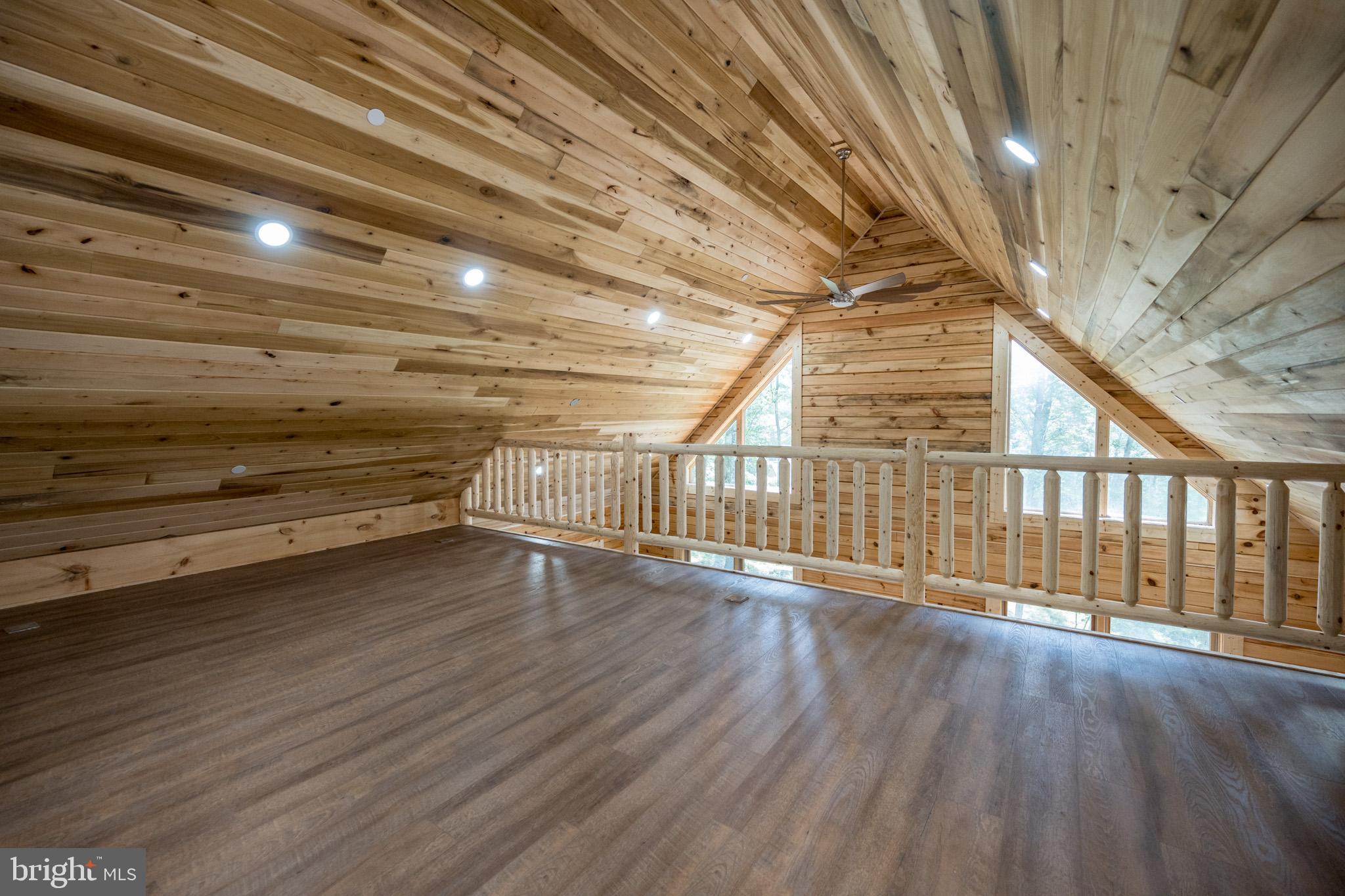 DEEP CREEK ESTATES - Residential