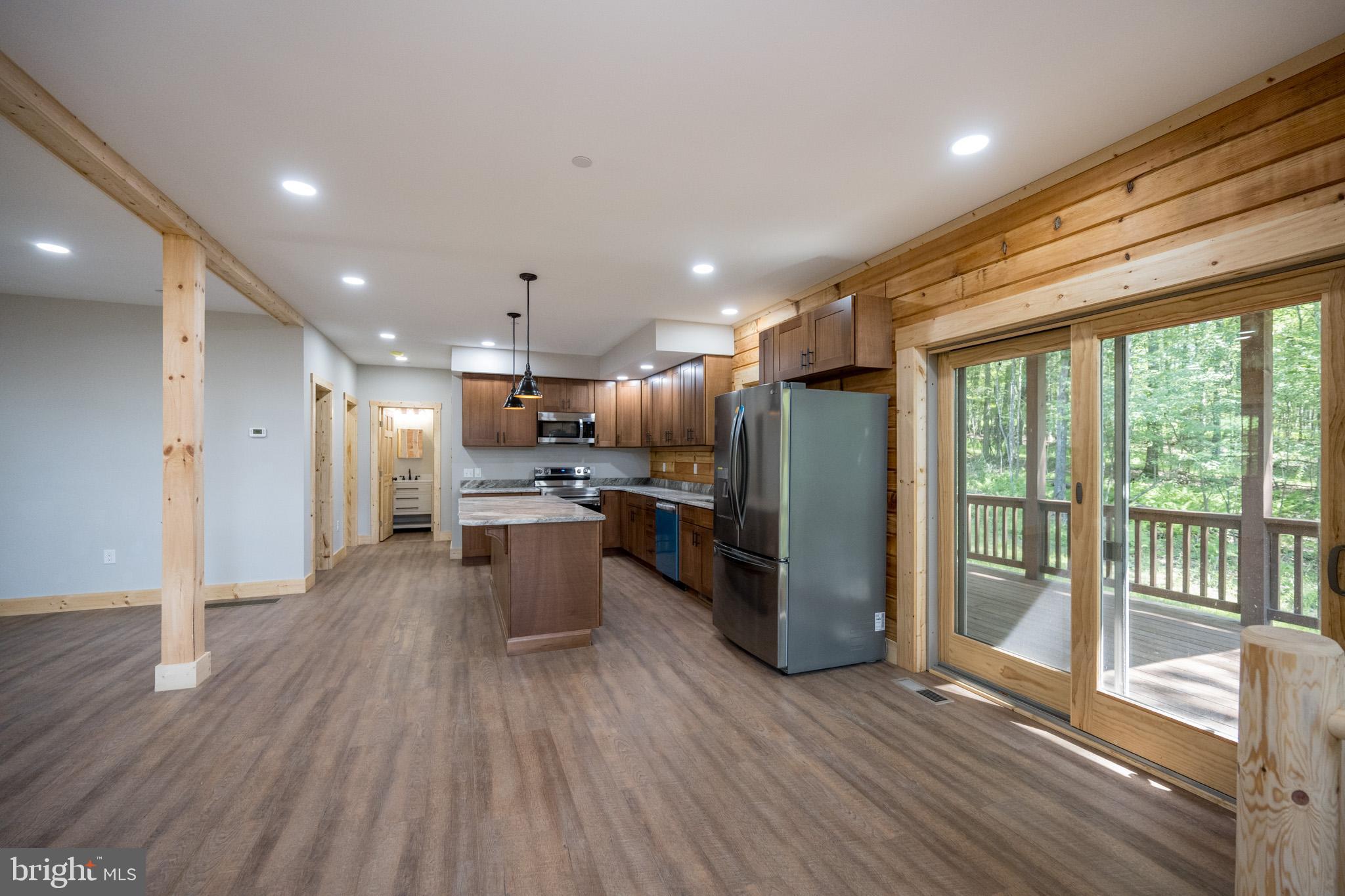 DEEP CREEK ESTATES - Residential