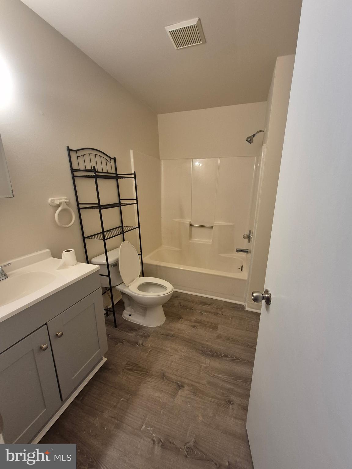 COLONY SQUARE - Residential