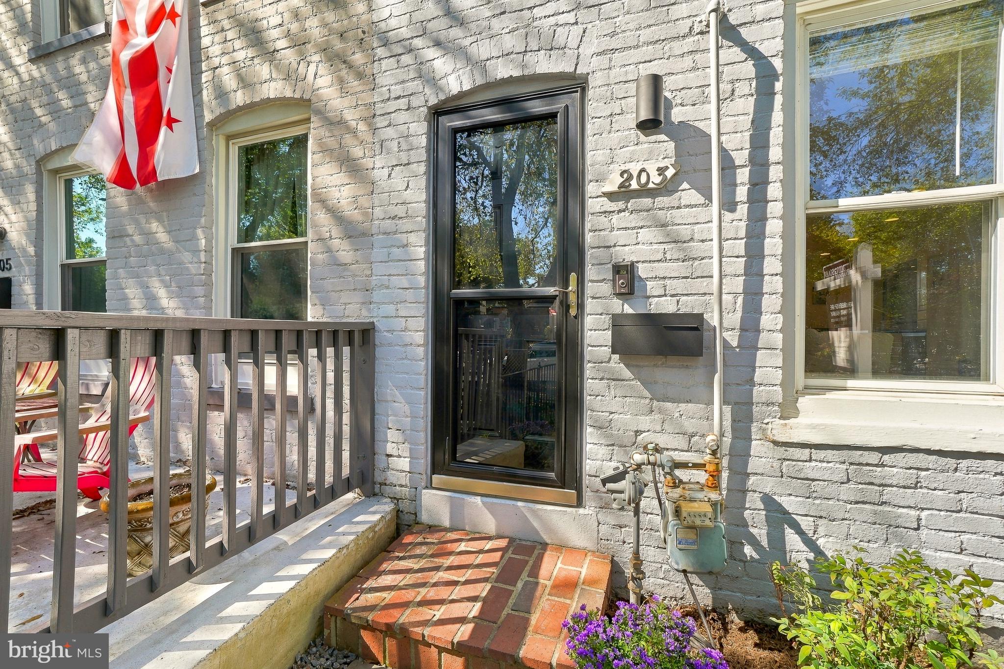 203 17TH STREET SE