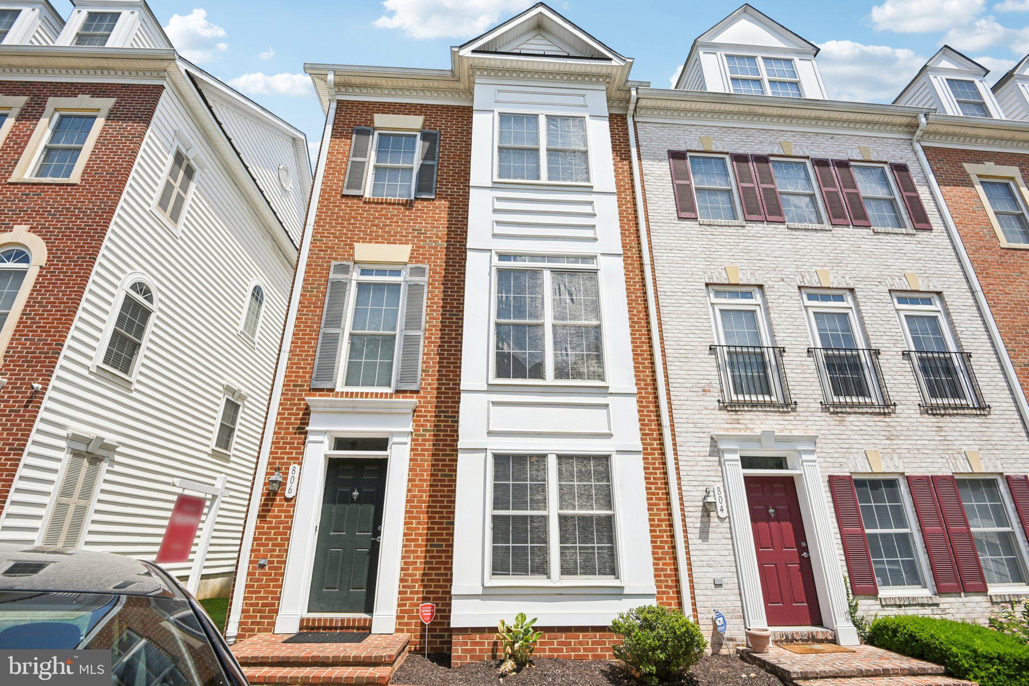 Welcome to Camden Crossing! Experience all he best attractions of Baltimore just a short walk away. This beautiful End Unit boasts 2 car Garage Parking, Stunning Main Suite with a spa bath, separate dressing/sitting area and dual closets. The Gourmet Kitchen has a huge island and is flooded by natural light that spills into the Living Room area. Updated Flooring on all levels, recently upgraded dishwasher, washer and dryer. This 3 Bed 2.5 Bath with low HOA wont last long.