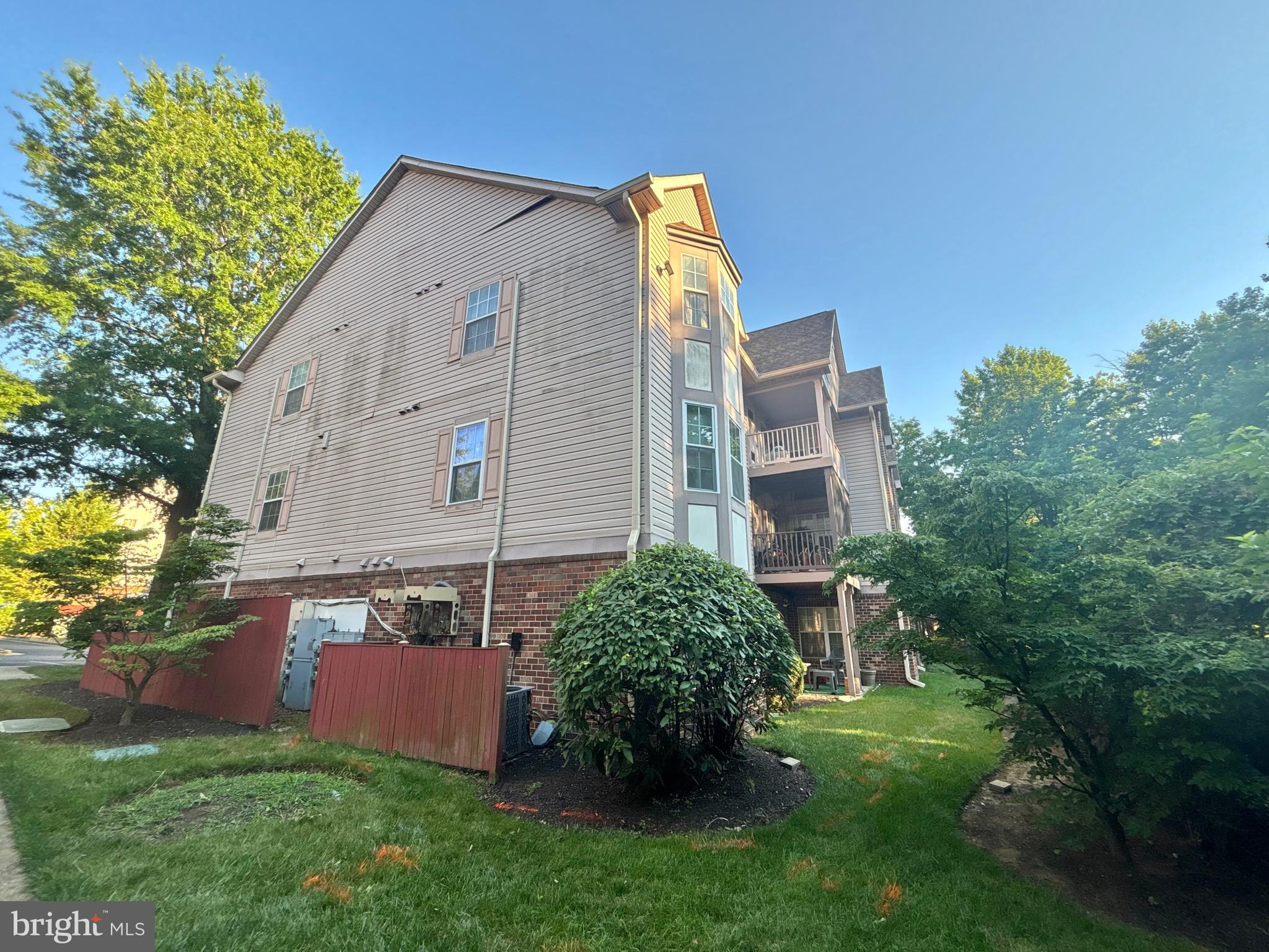 9704 LAKE POINTE 203