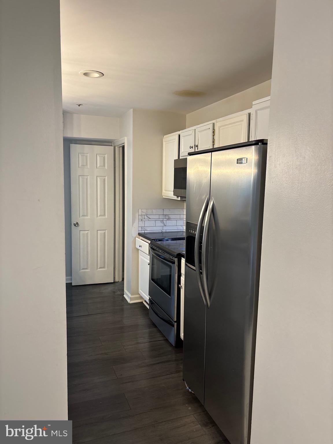 9704 LAKE POINTE 203