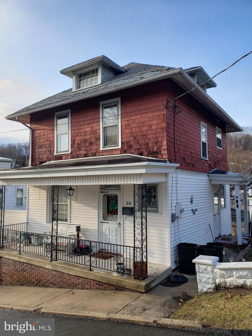 This single home is priced to sell. Home has 3 bedrooms with an unfinished walk up attic. Just starting out....make this your first home with room to grow.